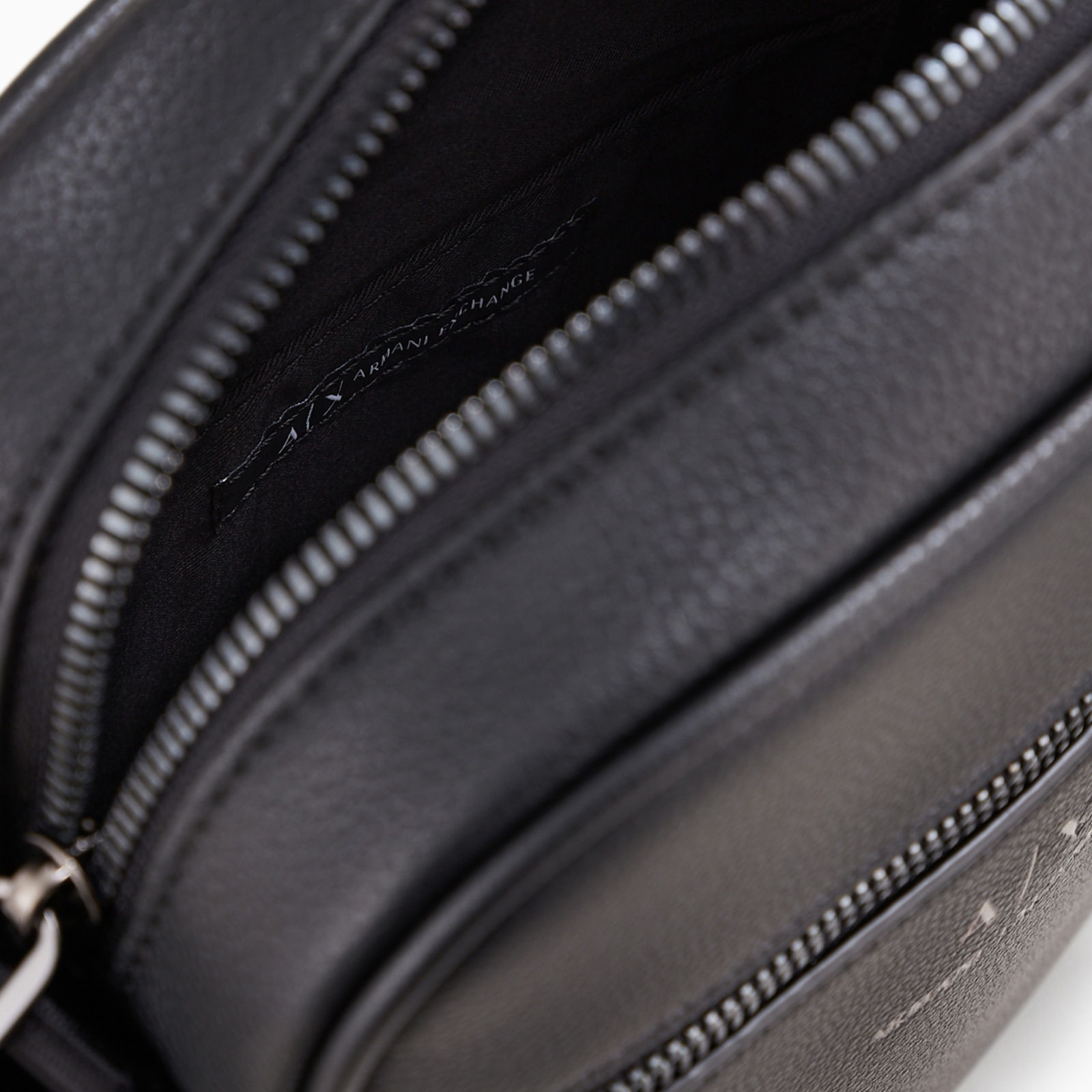 Мъжка чанта Men’s crossbody bag Armani Exchange 952388 CC830 00020 Inside View