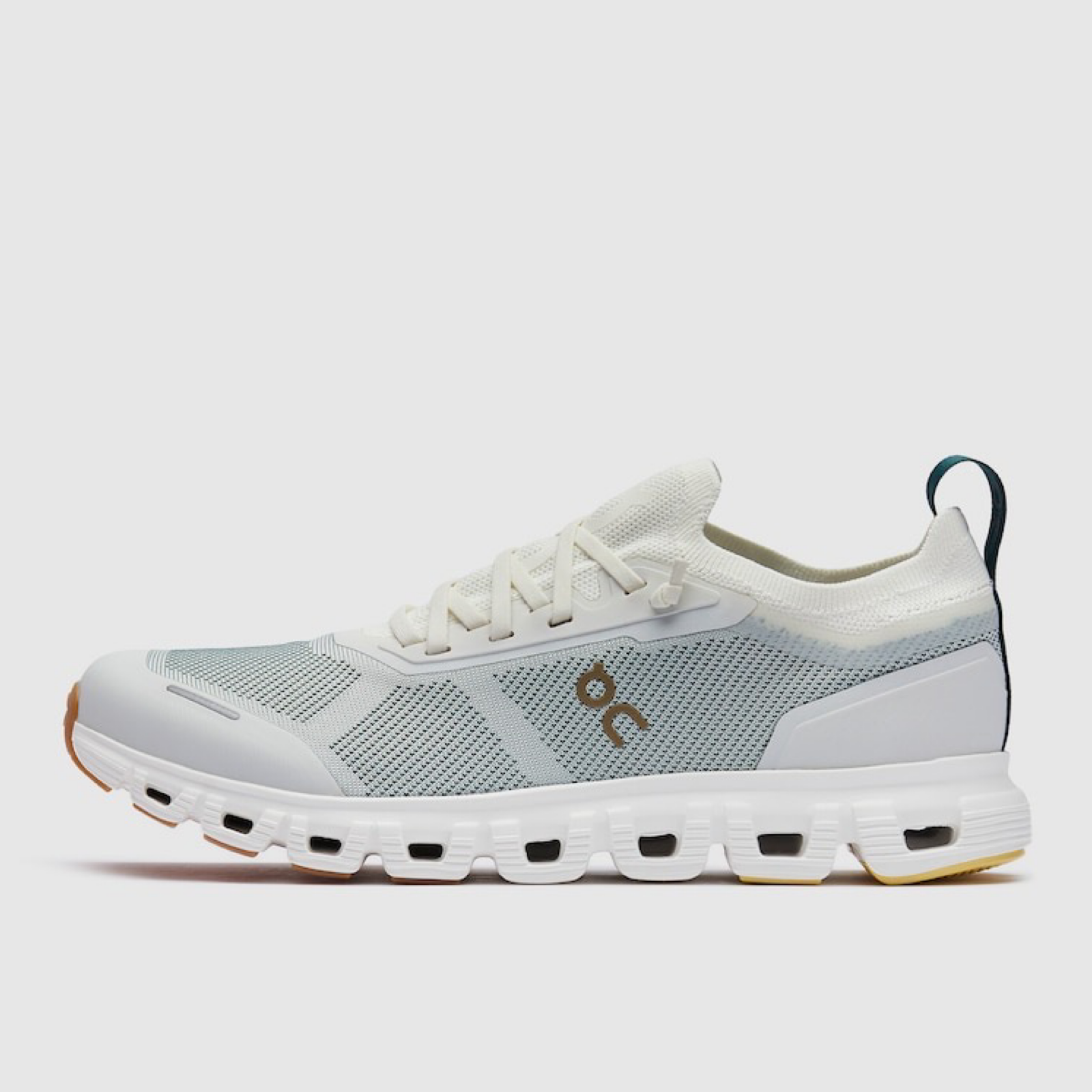 ON Cloud 6 Versa Sneakers Lateral View