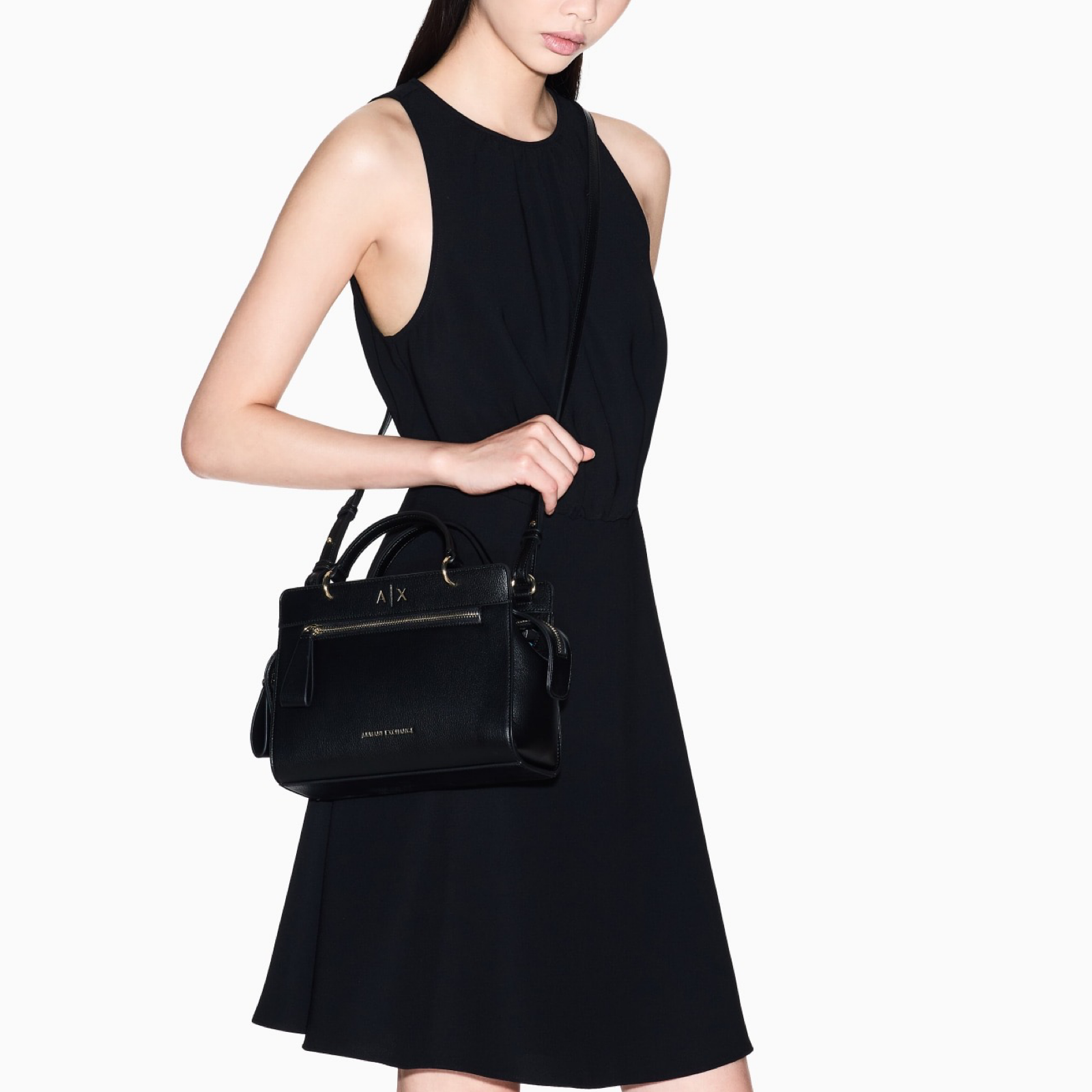 Дамска черна чанта Armani Exchange Women Handbag XW001553 AF17117 Model View