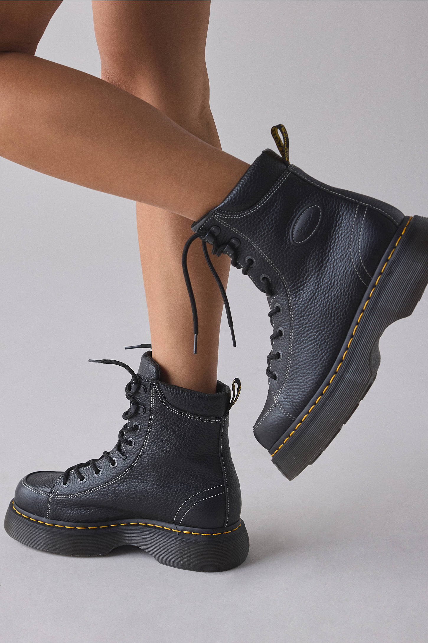 Дамски боти Dr. Martens Women Boots
42032001 Model View