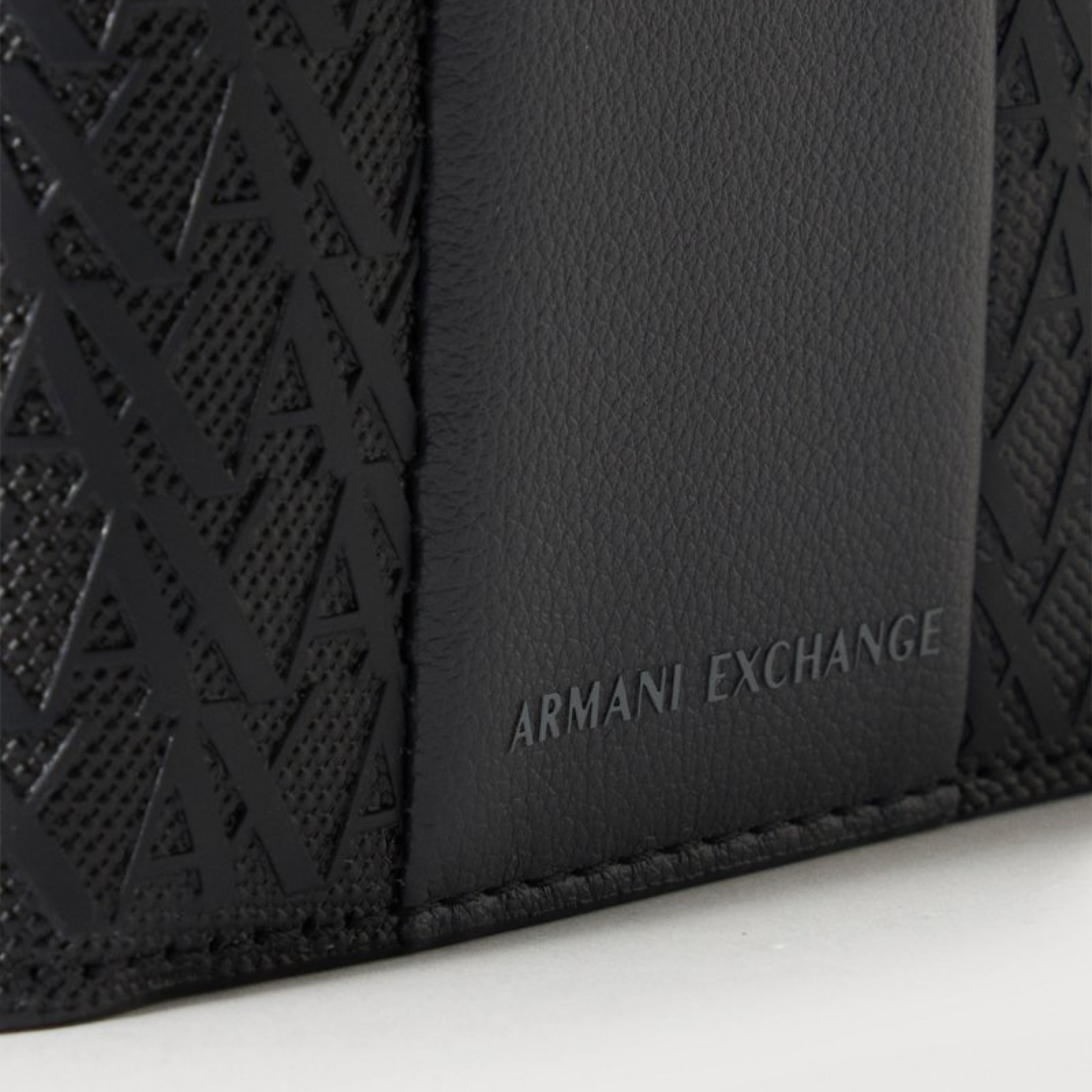 Мъжки портфейл Armani Exchange Men Wallet XM000167 AF26691 MC028 Close-Up