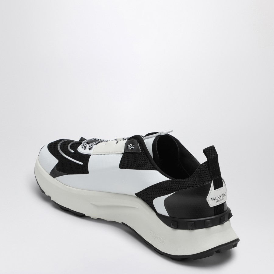 Valentino Garavani True Act Men Sneakers 6Y2S0H96PTN 0NI Heel View