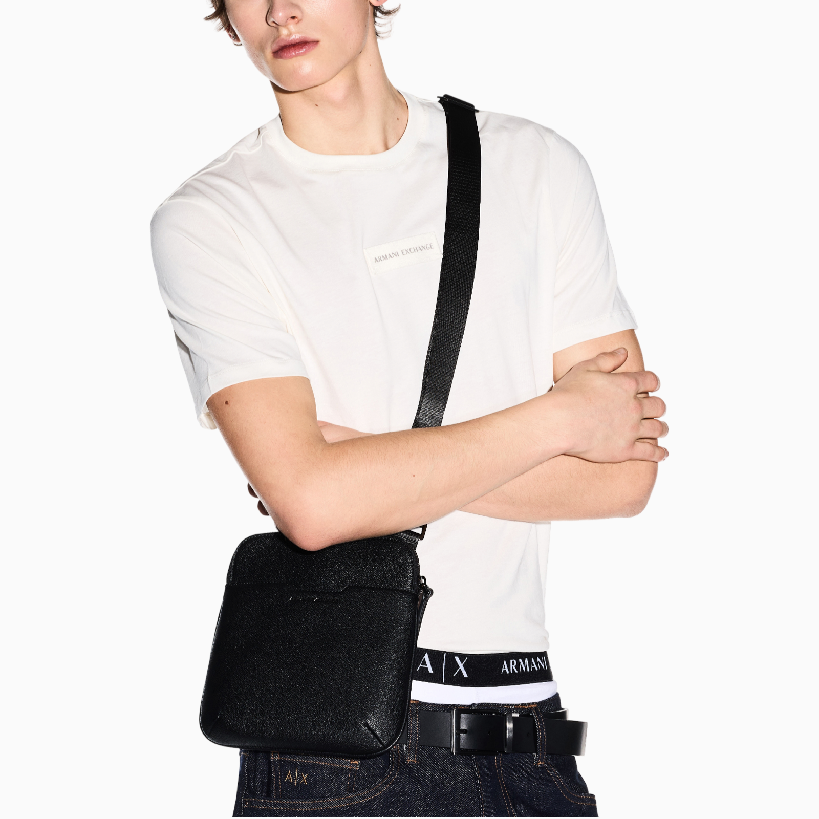 Мъжка чанта Armani Exchange Men Crossbody Bag XM002586 AF22651 UC001 Model View