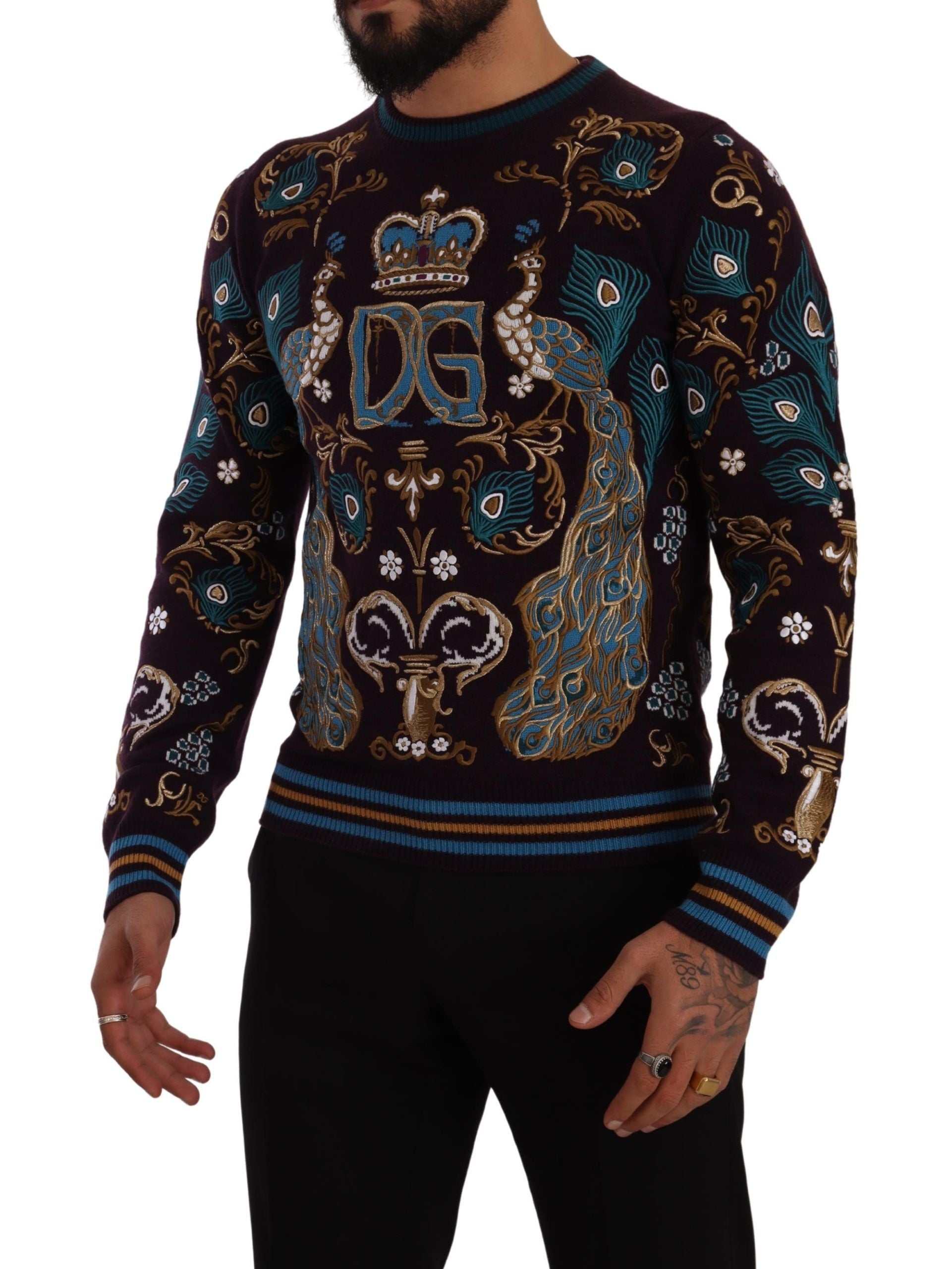 Dolce & Gabbana елегантен кашмирен пуловер с деколте от Бордо