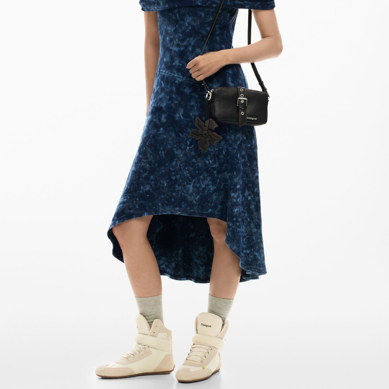 Дамска кафява чанта Desigual Women Crossbody Bag 26SAYP08 6009 Model View