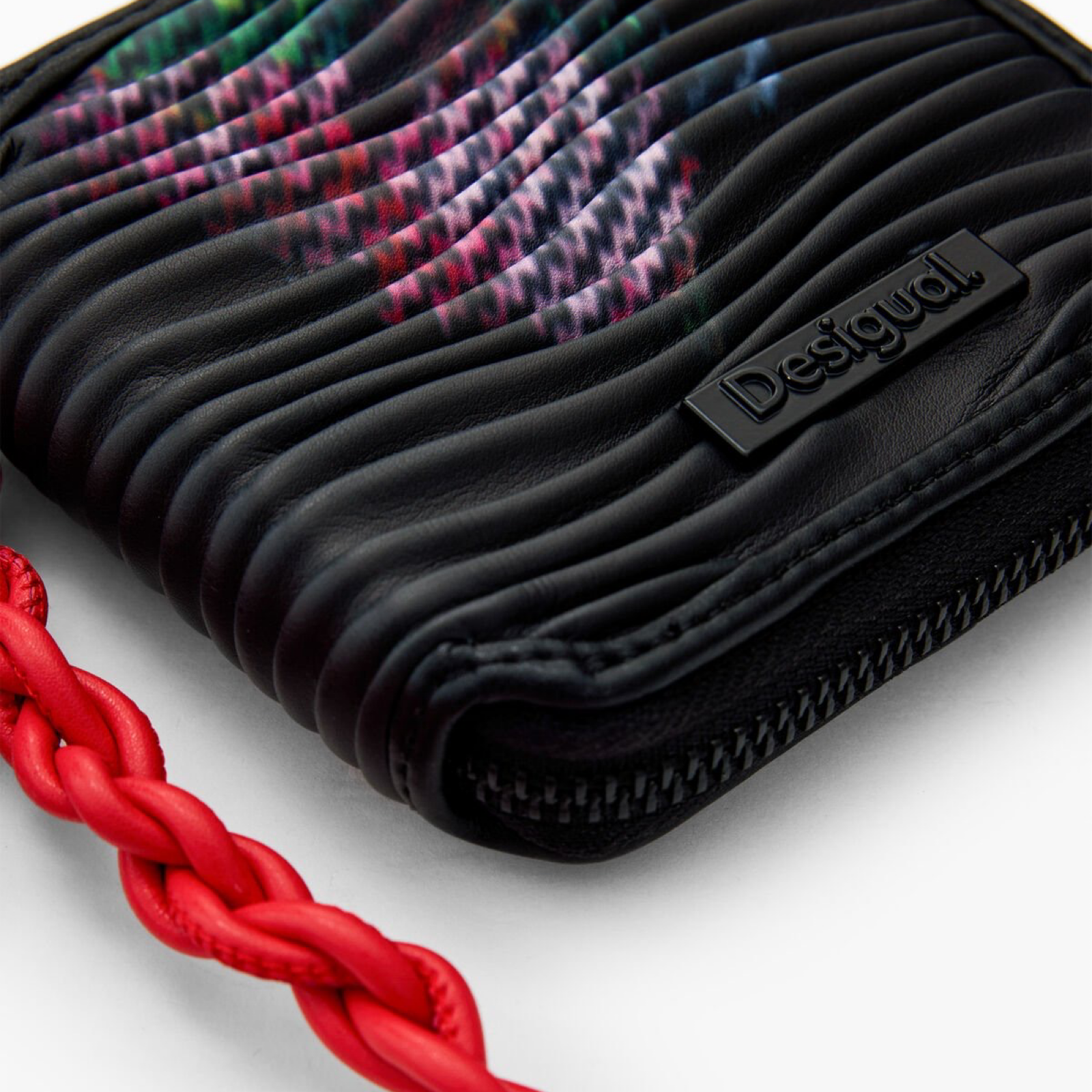 Дамско портмоне Desigual Women Wallet 26SAYP07 2000U Close-Up