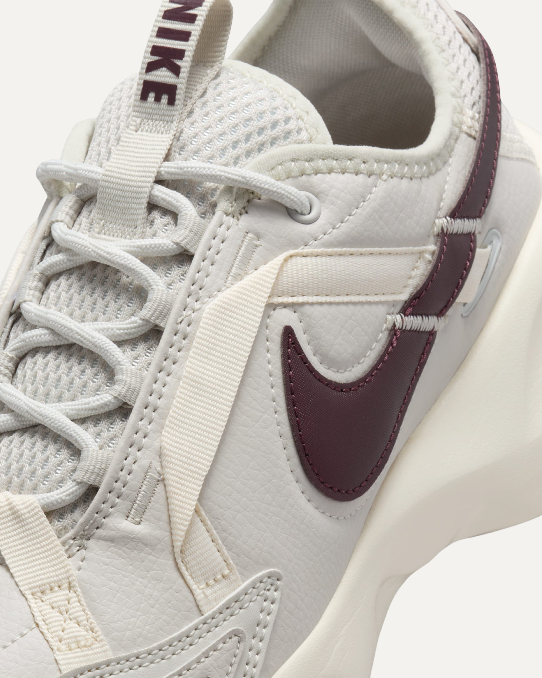 Дамски маратонки Nike TC 7900 Women Sneakers DD9682-003 Close-Up