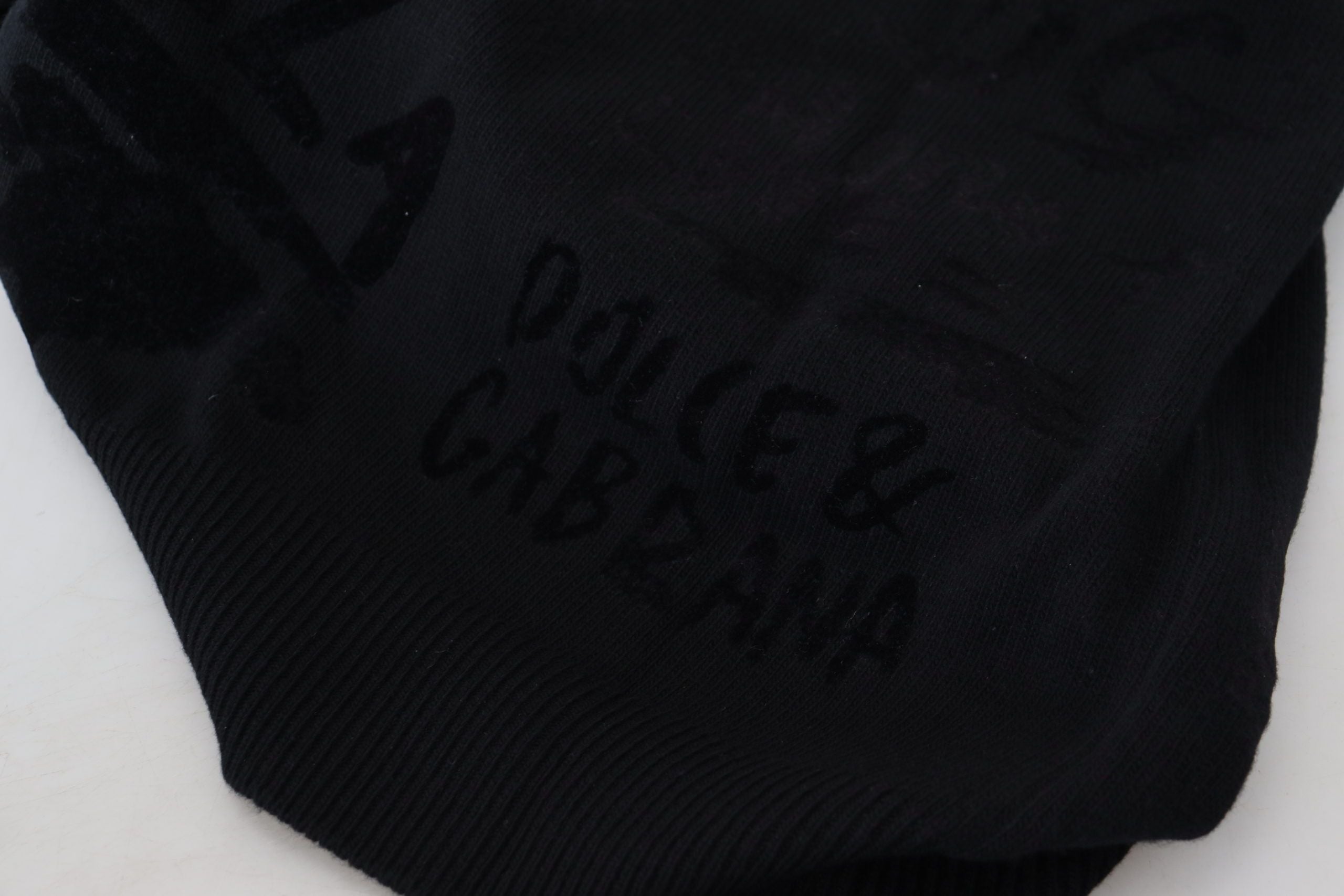 Елегантен вълнен пуловер с черно лого Dolce & Gabbana