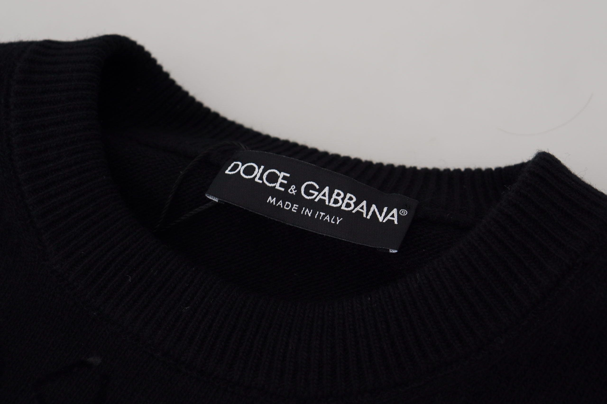 Елегантен вълнен пуловер с черно лого Dolce & Gabbana