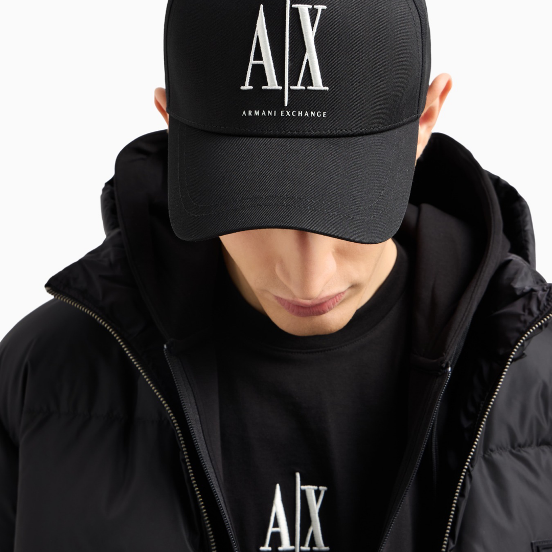 Мъжка черна шапка Armani Exchange
XM000811 AF13343