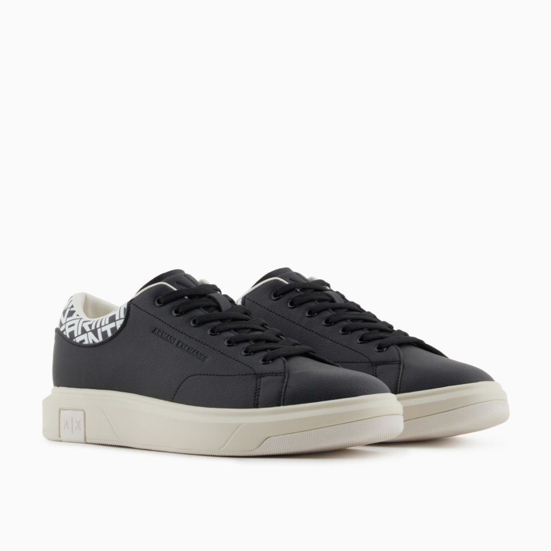 Мъжки черни кецове Armani Exchange
XUX123 XV761