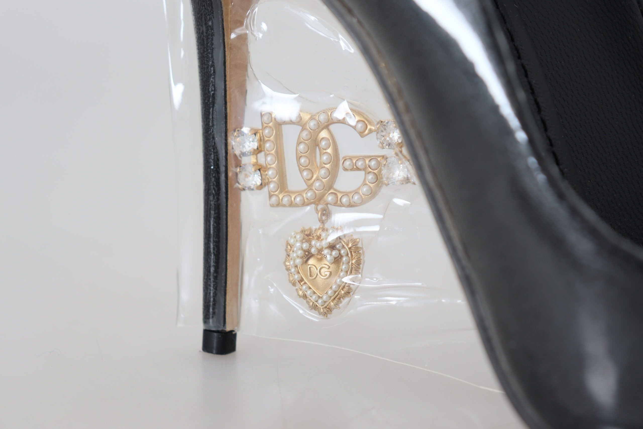 Dolce & Gabbana Елегантни черни златни обувки с токчета