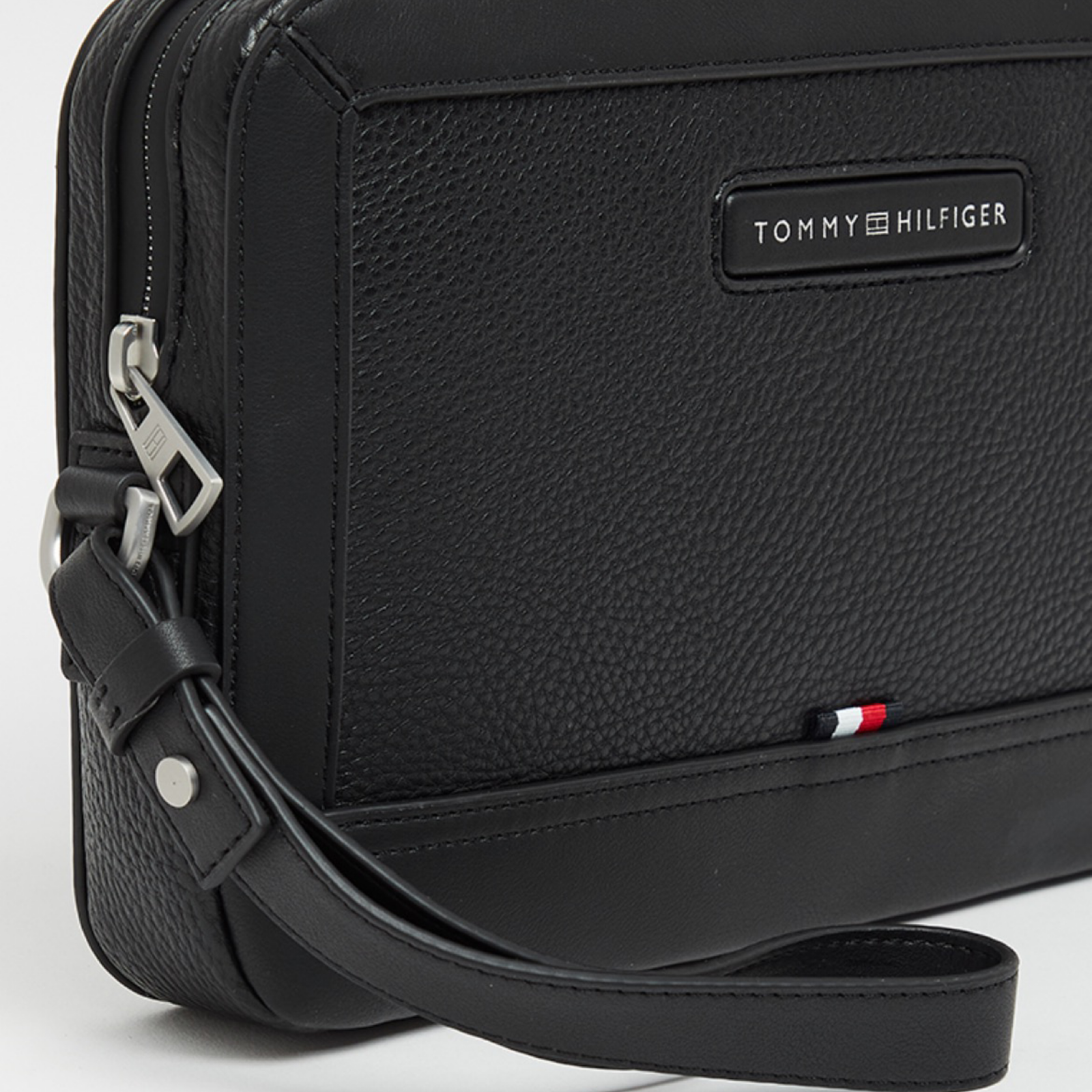 Мъжка клъч чанта Tommy Hilfiger Men Clutch Bag AM0AM13953 BDS Close-Up