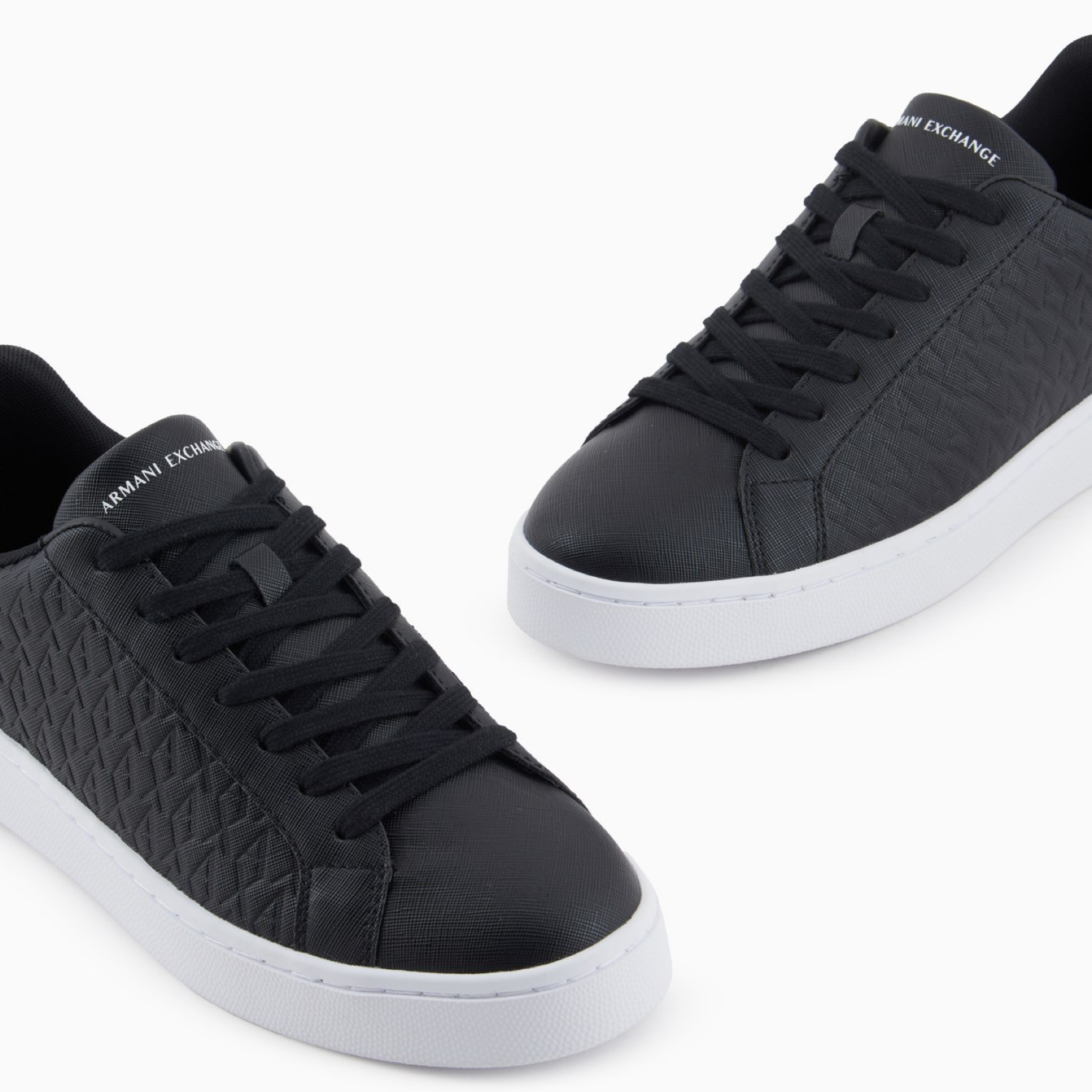 Мъжки черни кецове Armani Exchange
XM000140 AF11916 Close-Up