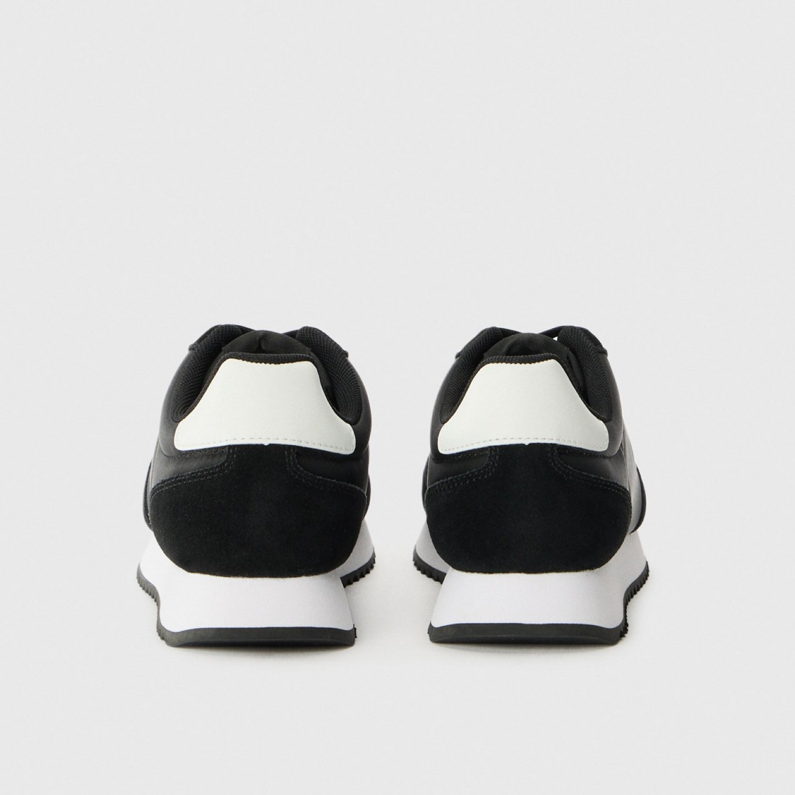 Мъжки черни маратонки Calvin Klein Jeans YM0YM01325 Heel View
