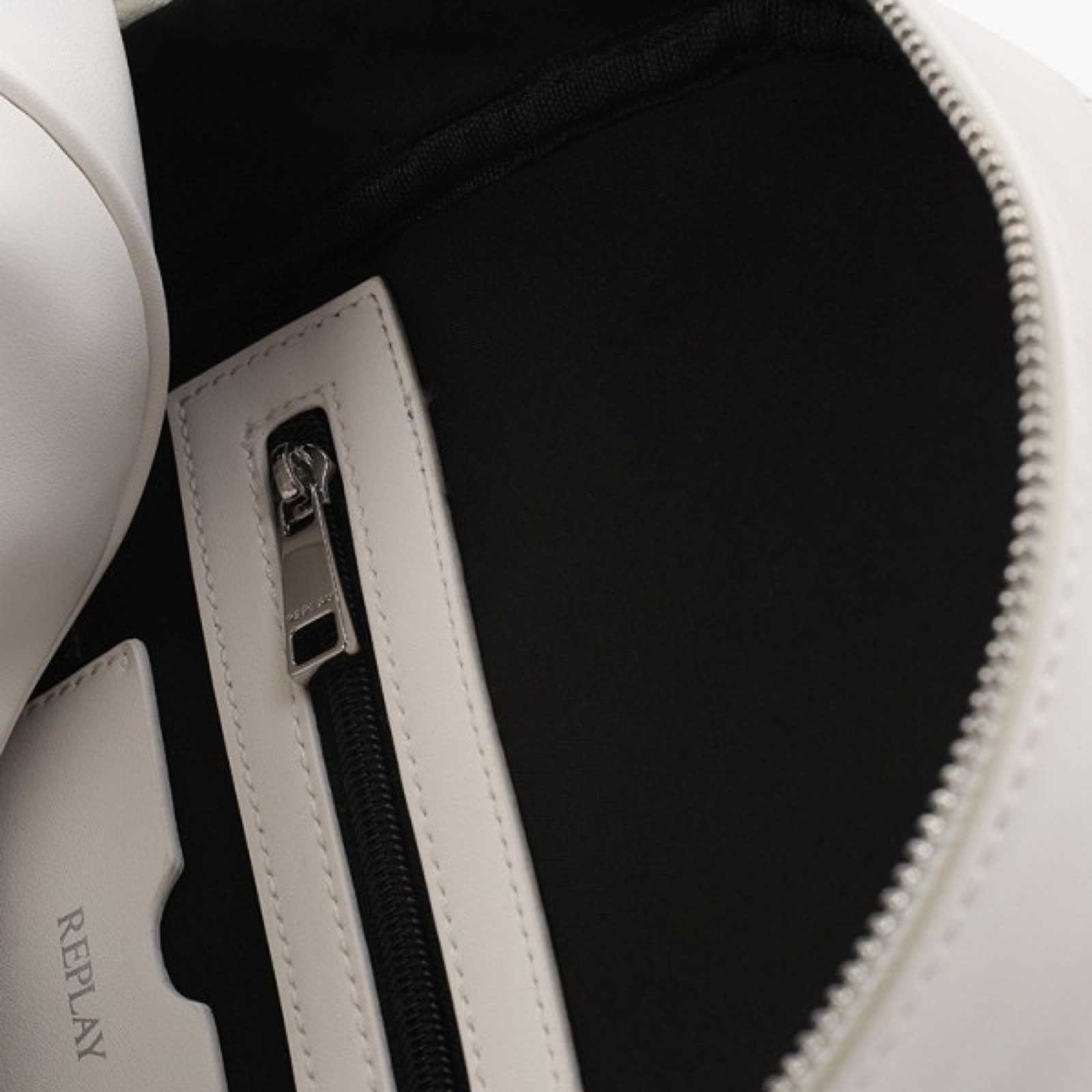 Дамска бяла раница Replay Women Rucksack FW3587.000.A0420A Inside View