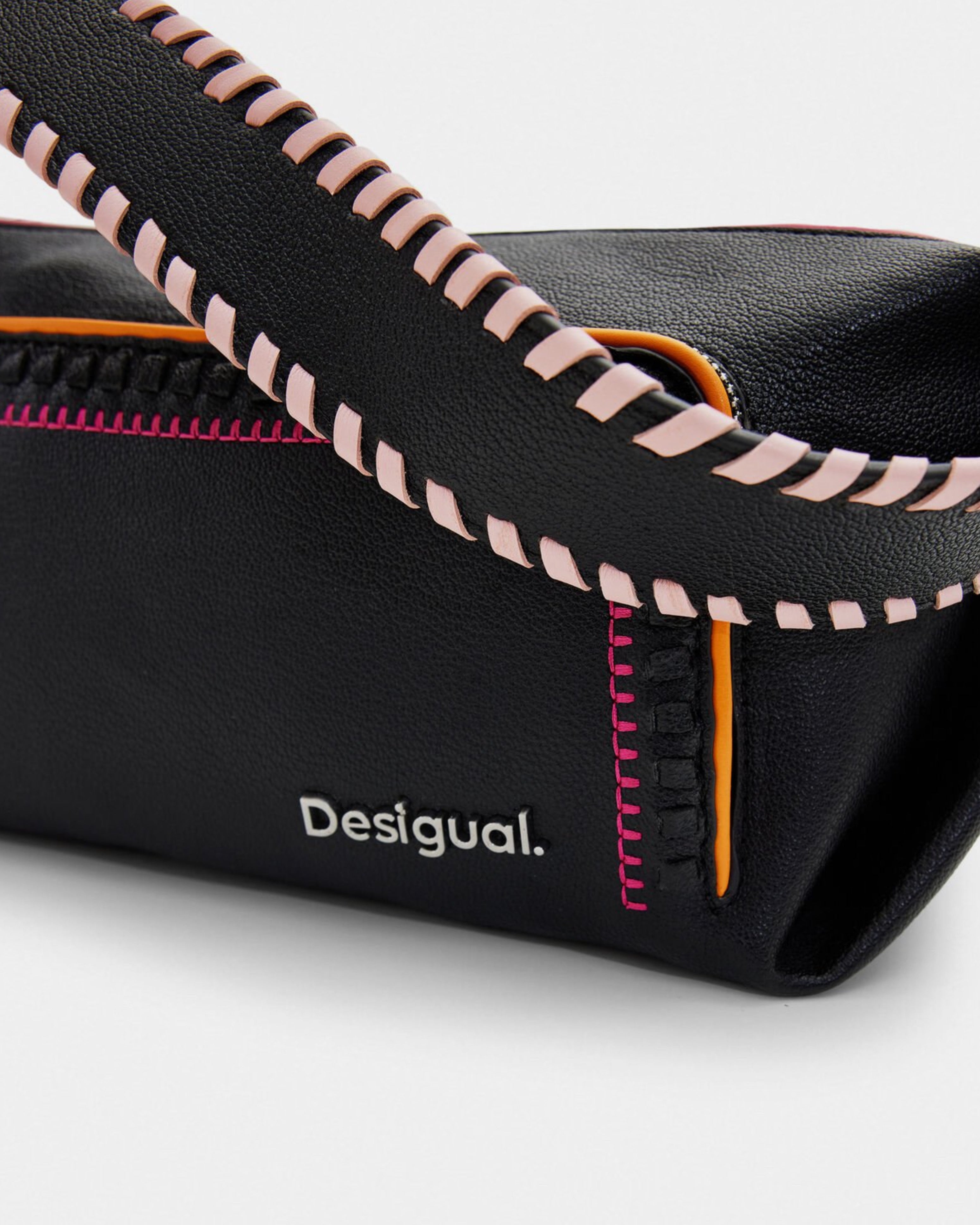 Дамска чанта с бродерии Women’s shoulder embroidered bag Desigual 24SAXP74 2000U Black
