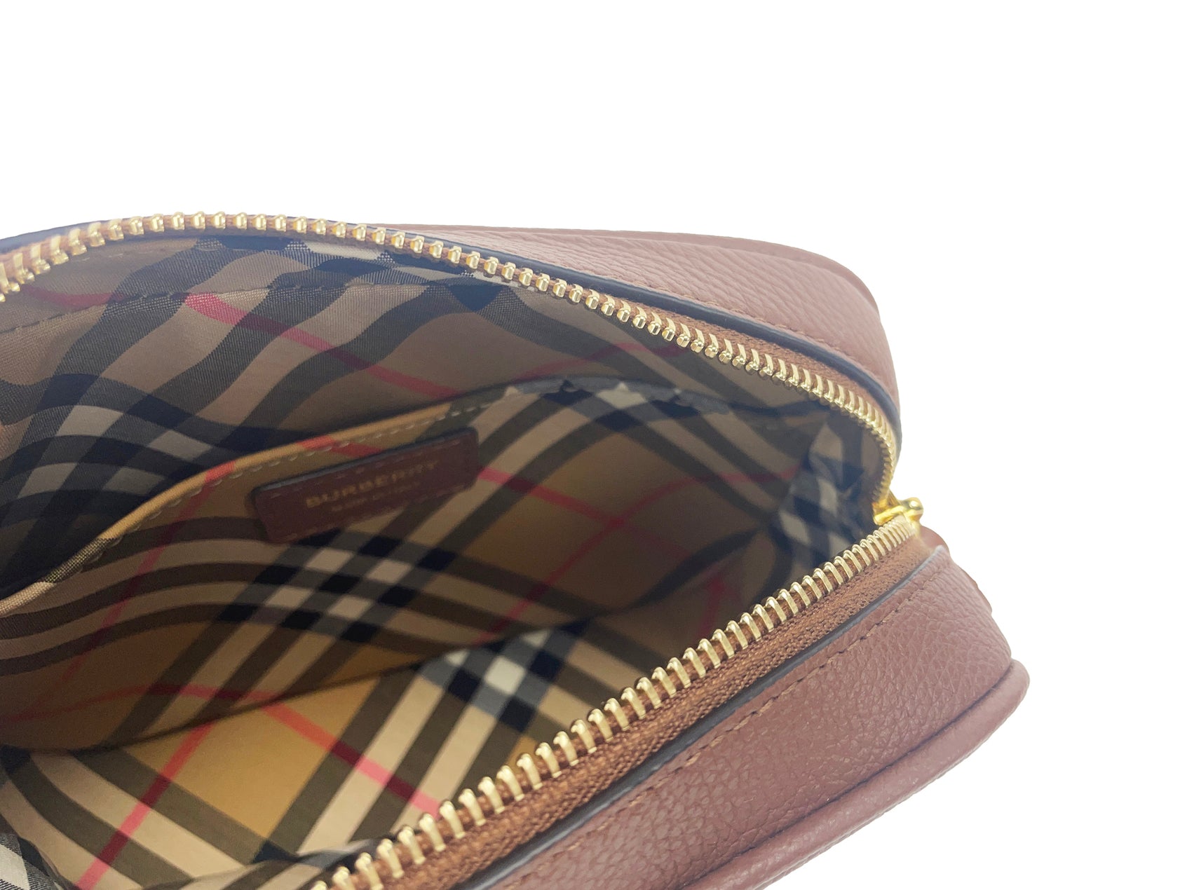 Burberry Малка кожена чанта с тъмнокафяво тъмно кафяво чанта с TB лого