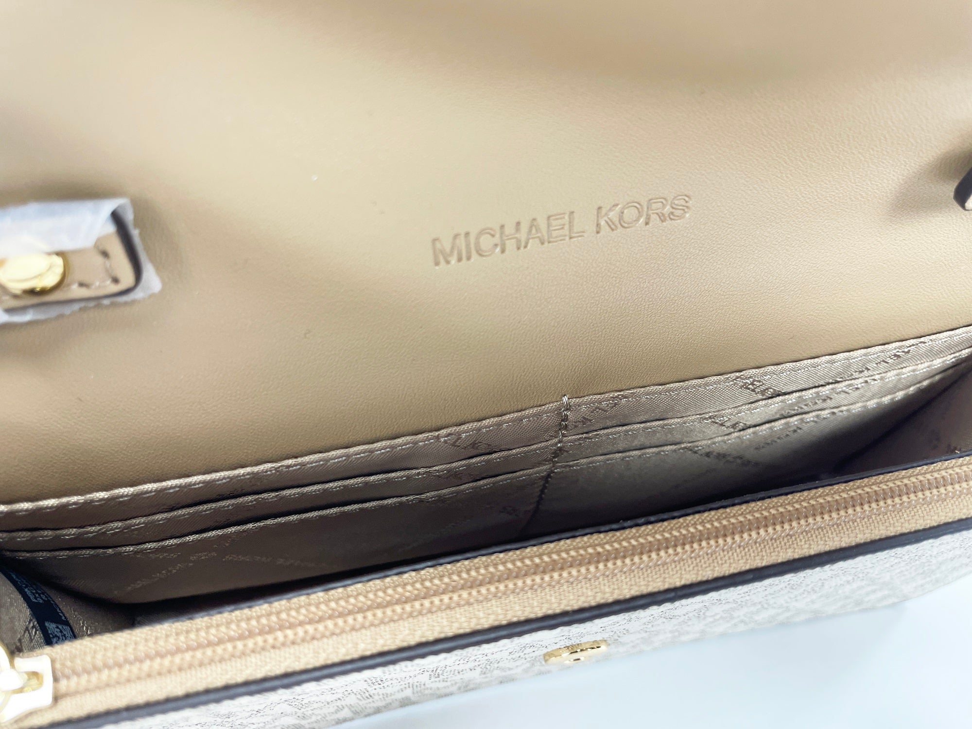 Michael Kors Jet Set Travel бледозлатиста малка чанта през рамо с капак