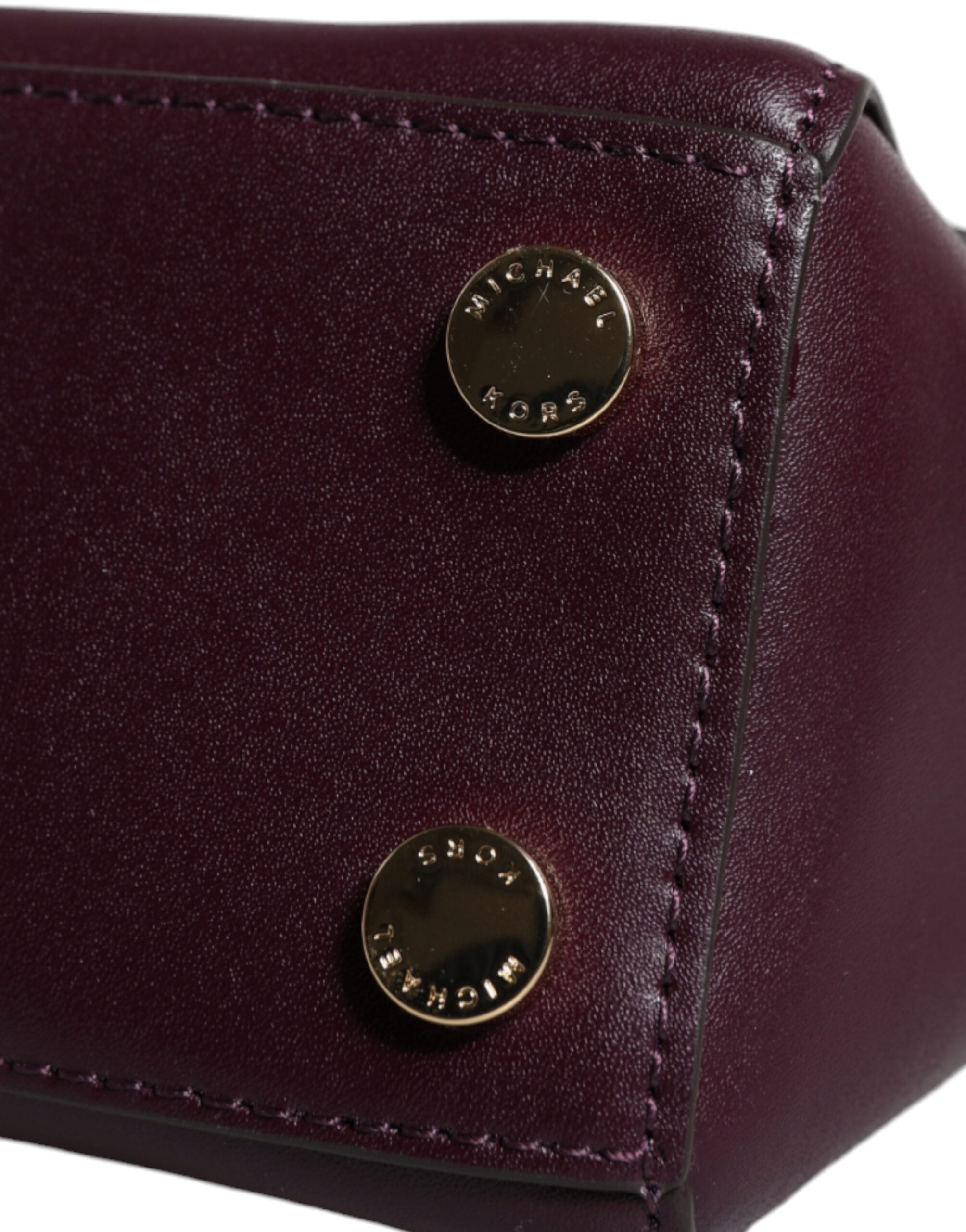 Лилава кожена чанта с лого на Michael Kors през рамо MINDY Satchel