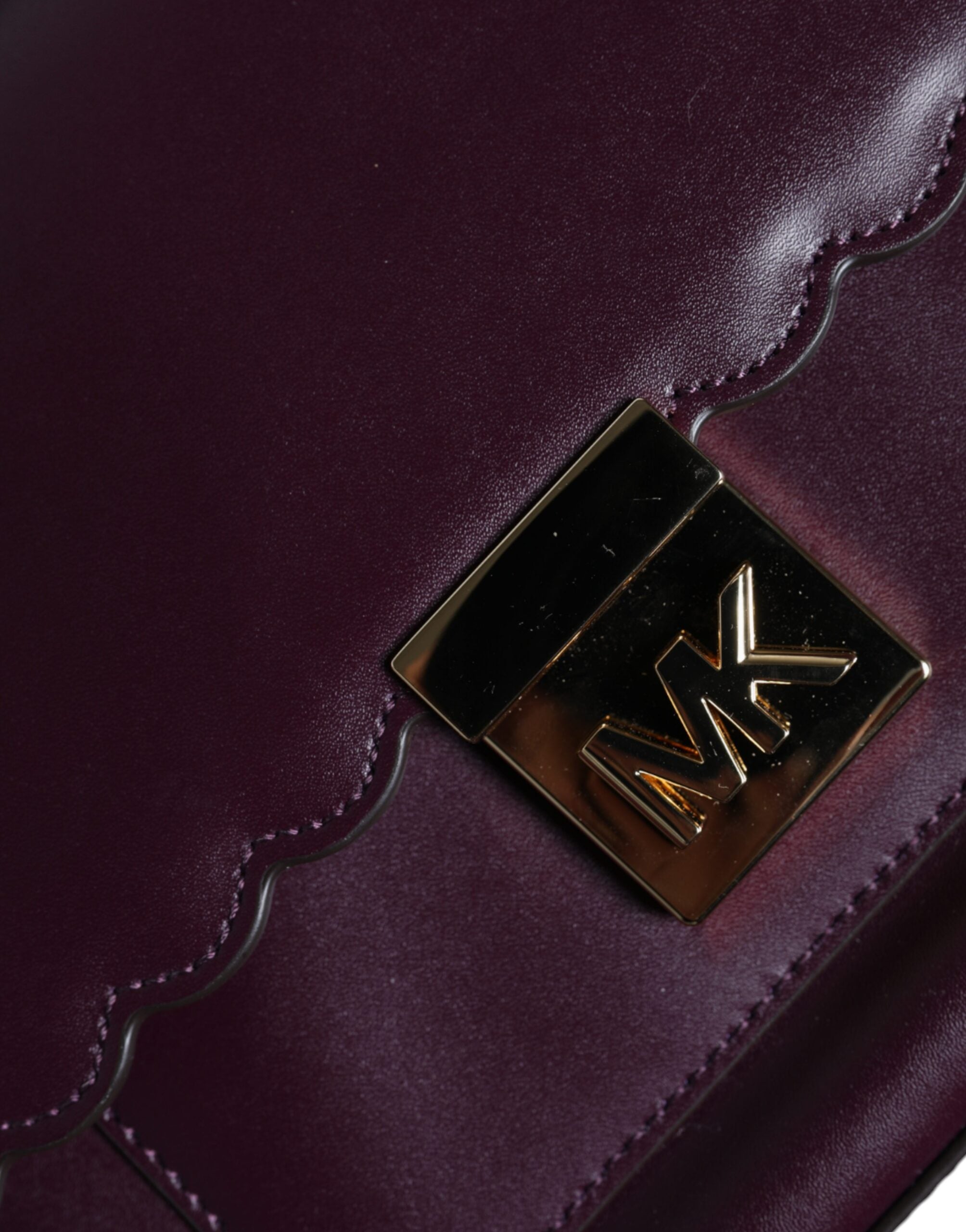 Лилава кожена чанта с лого на Michael Kors през рамо MINDY Satchel