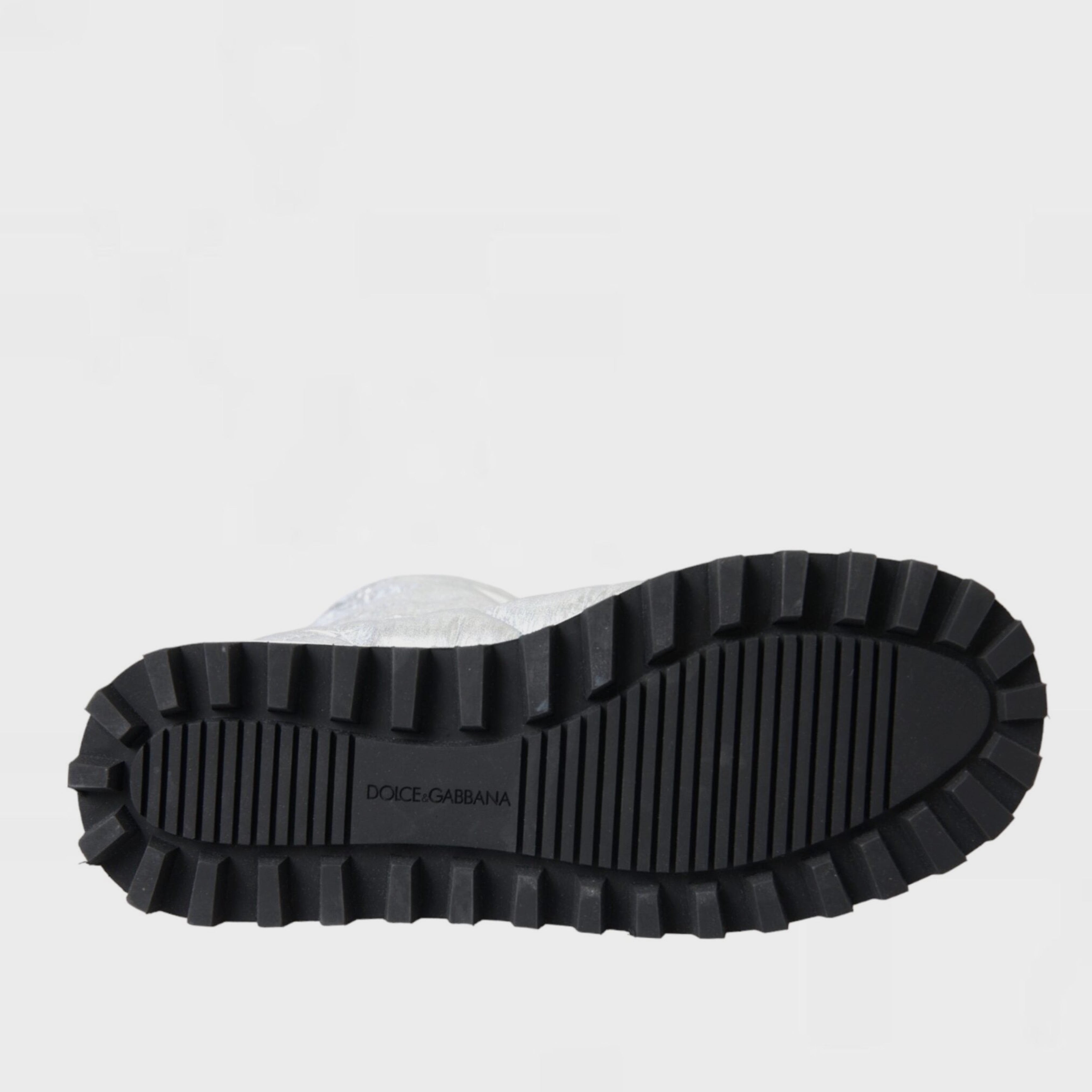 Дамски апрески в сребрист цвят Dolce & Gabbana Women’s Metallic Silver Quilted Logo Patch Snow Boots