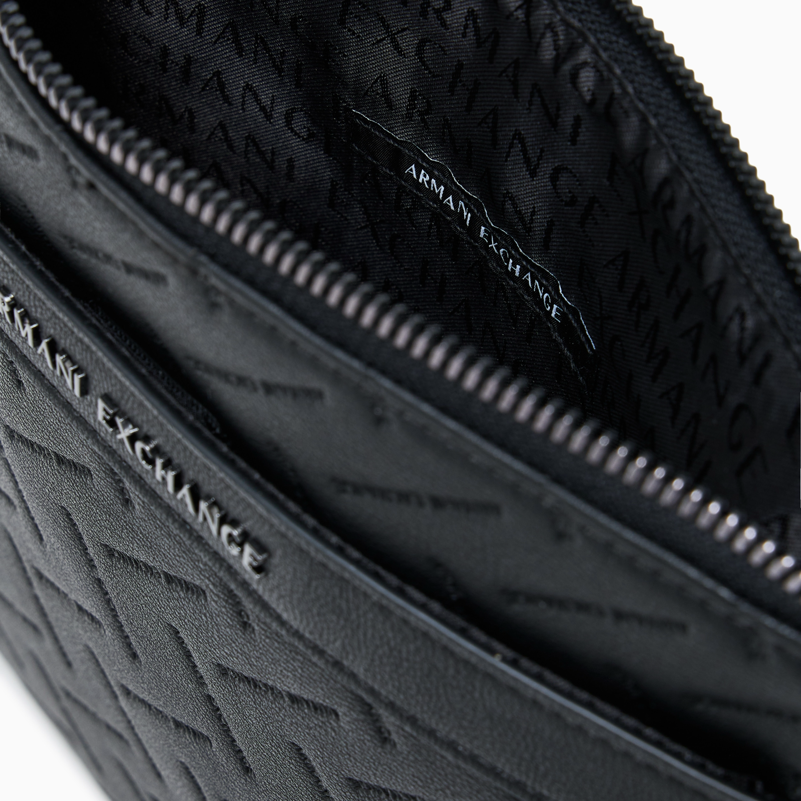 Мъжка чанта Armani Exchange Men Bag XM002597 AF22652 UC001 Inside View