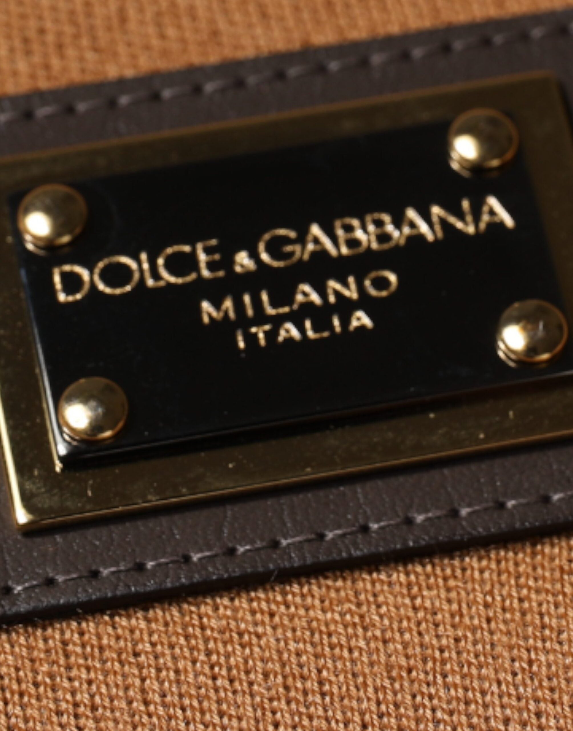 Dolce & Gabbana кафяв пуловер с плака с кръгло деколте