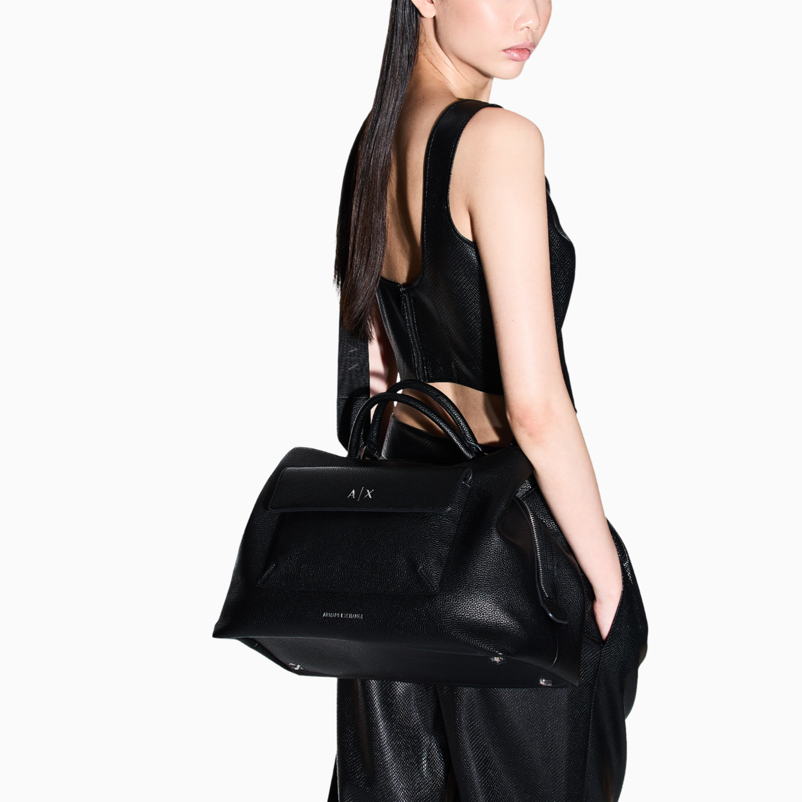Дамска чанта Armani Exchange Women Shopping Bag XW001542 AF17019 U001 Model View