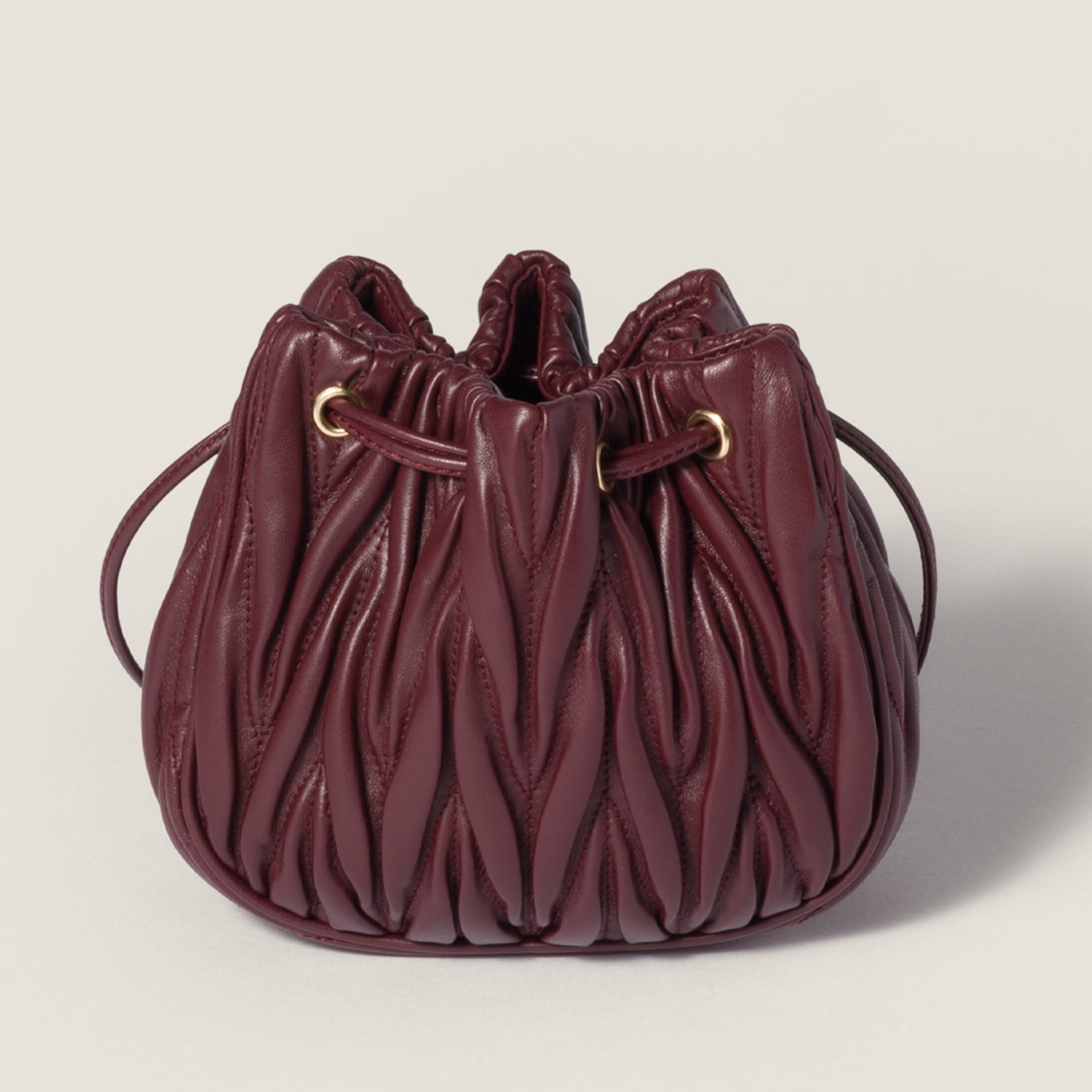 Дамска чантичка Women’s pleated drawstring clutch bag Miu Miu Matelassé 5ND022AFPPF0007 Burgundy back view