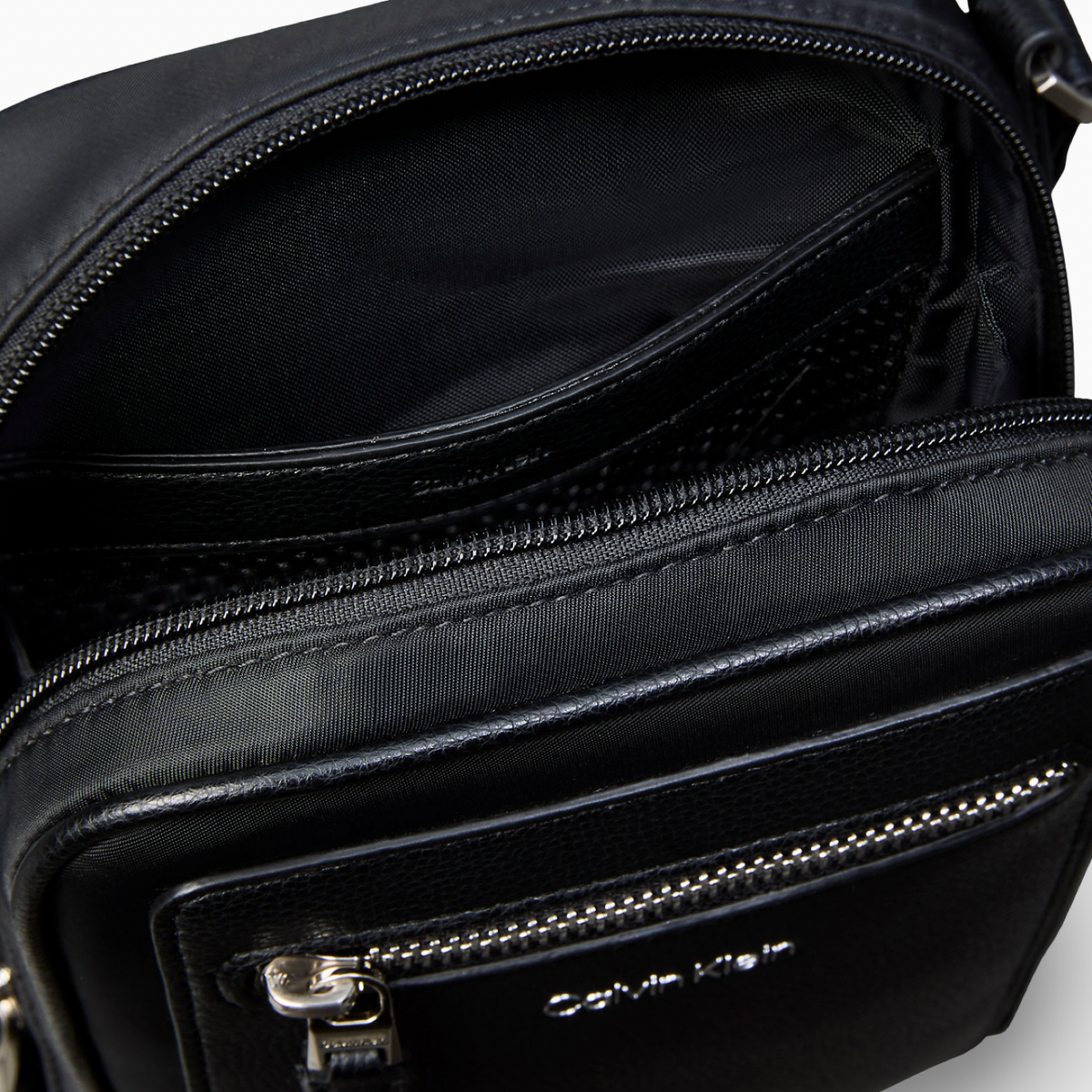Мъжка чанта Calvin Klein Men Crossbody Bag LV04D3500G UB1 Inside View