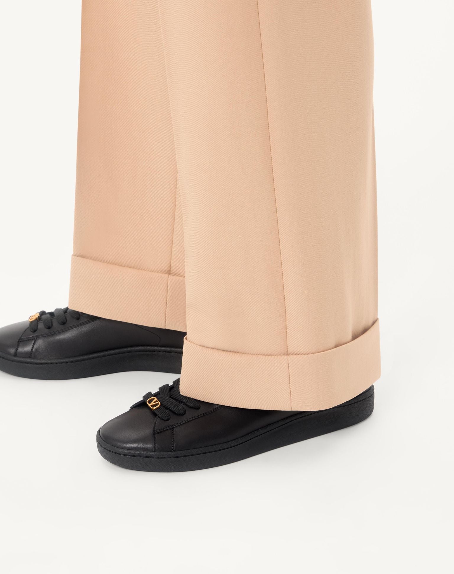 Мъжки кецове Men’s sneakers Valentino Garavani Royco 7Y2S0K34BYA_CMJ Black lifestyle view