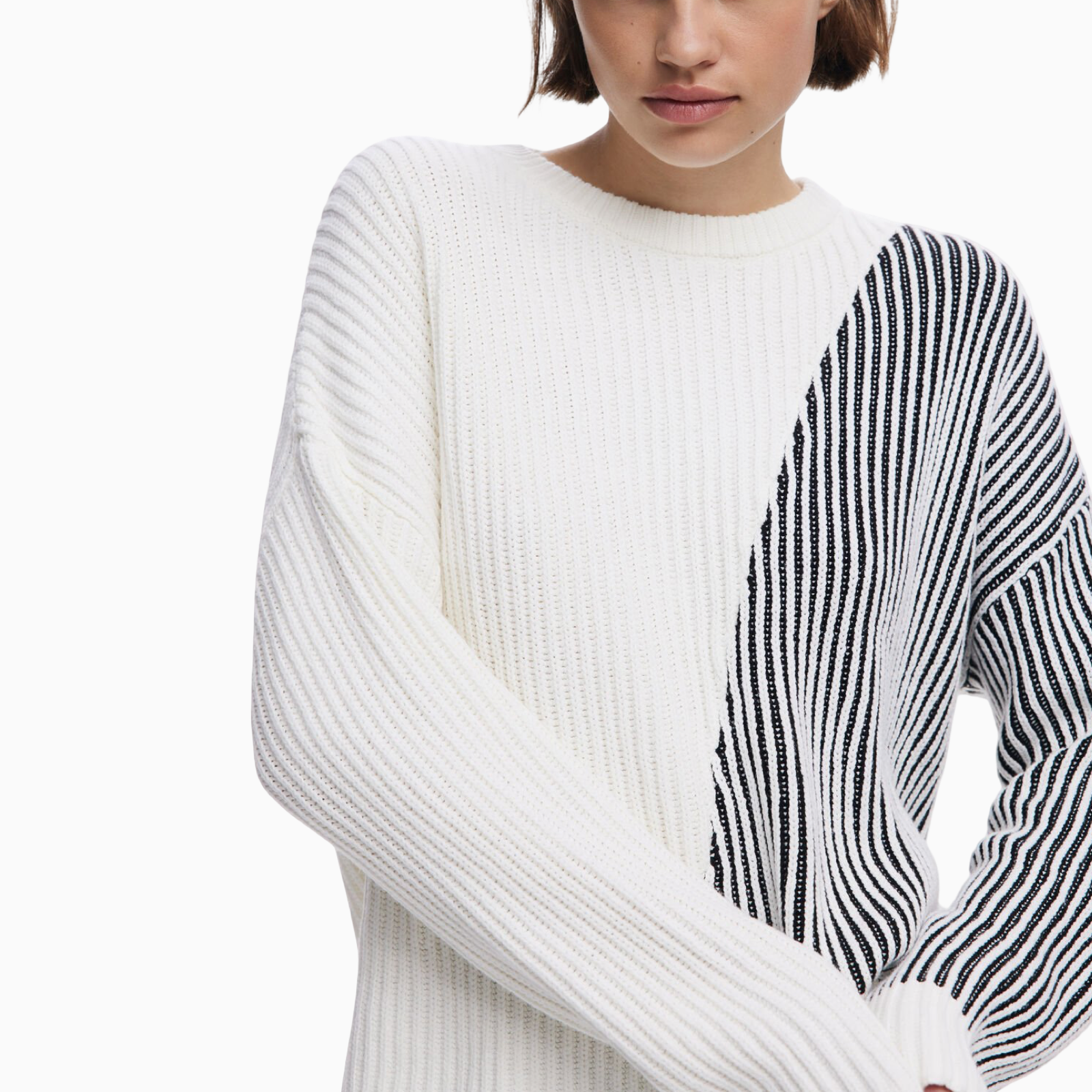 Дамски бял пуловер Desigual Sweater 25WWJF26 Close-Up