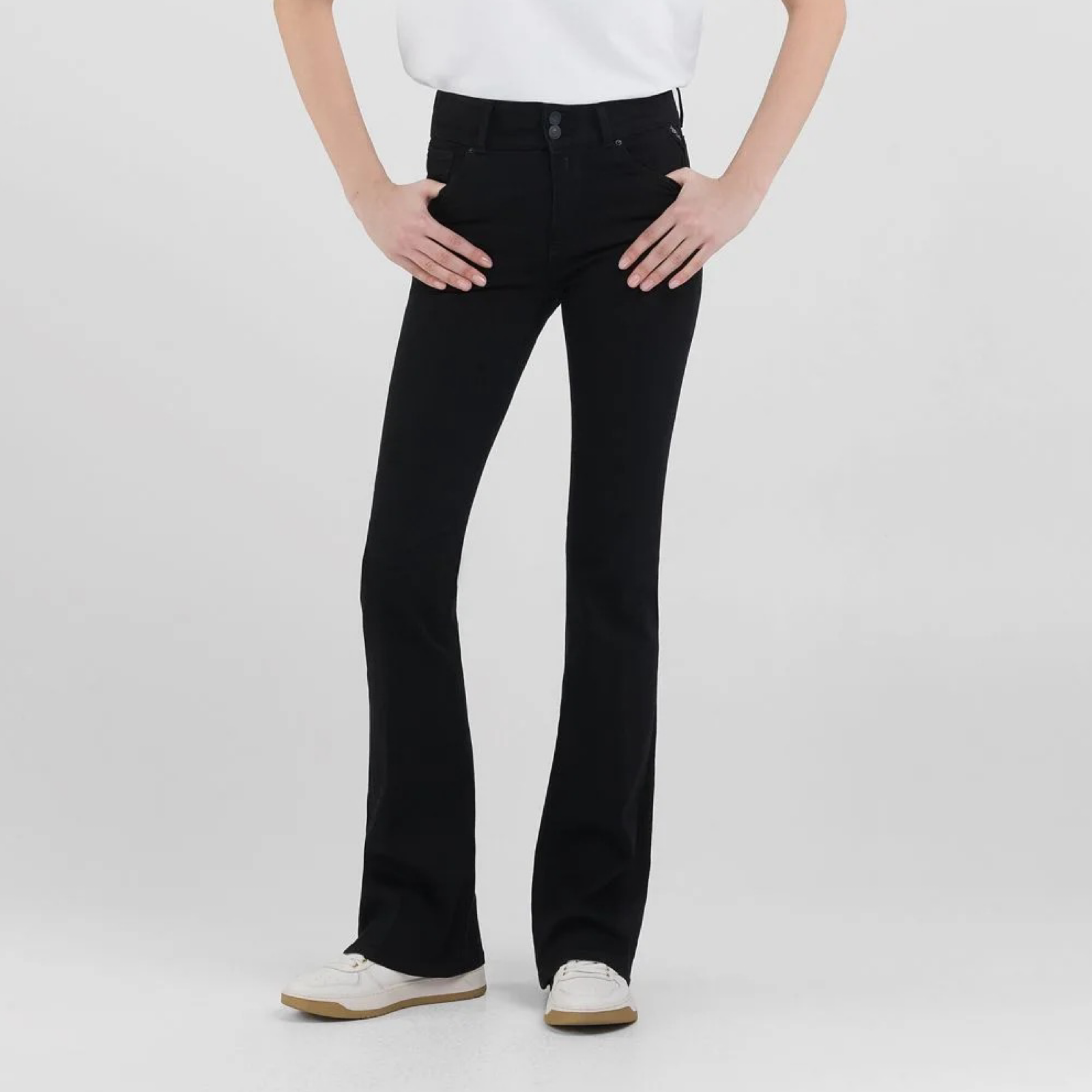 Дамски черни дънки Replay Women Jeans WLW689.000.85B 09 Front View