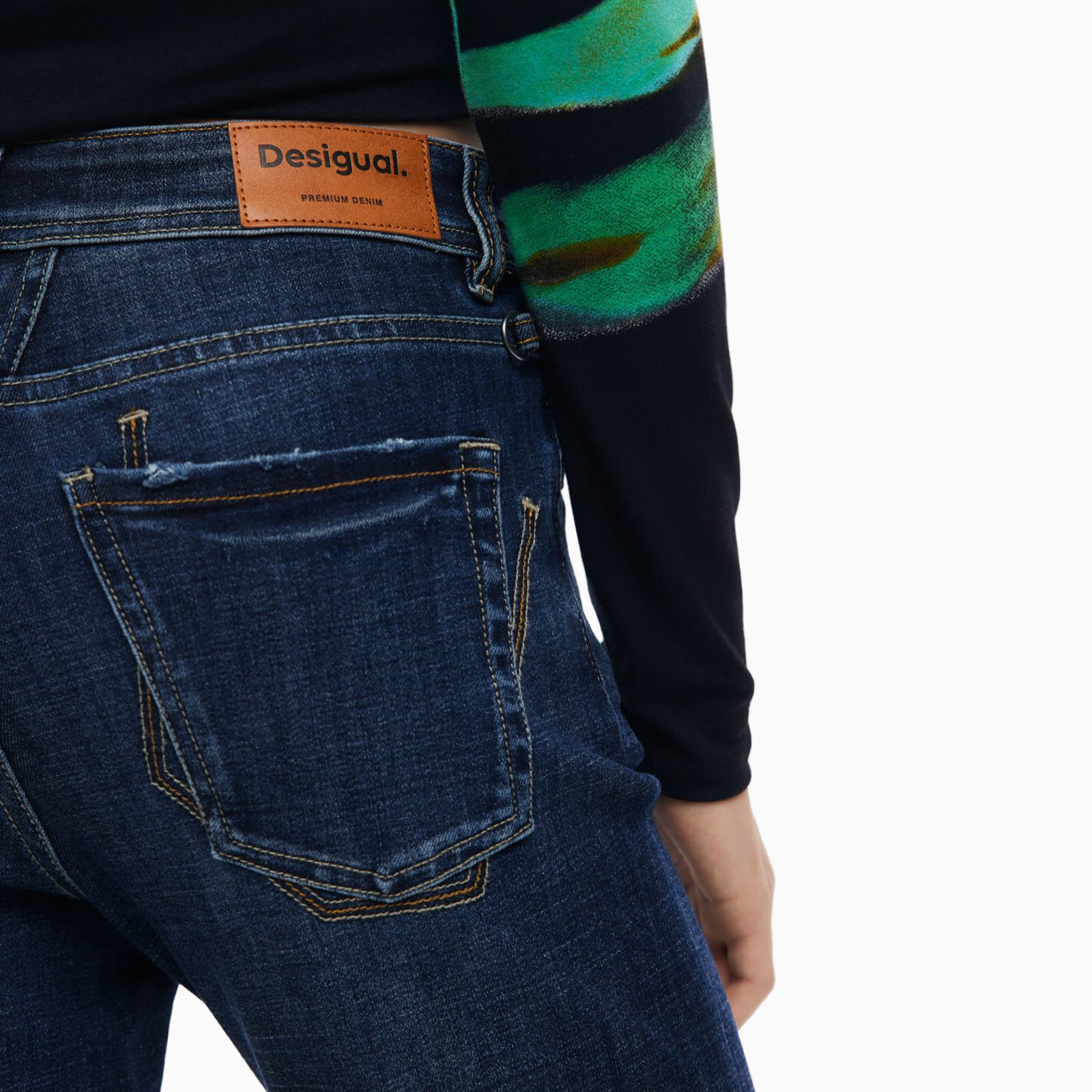 Дамски дънки Desigual Women Jeans 25WWDD09 Close-Up