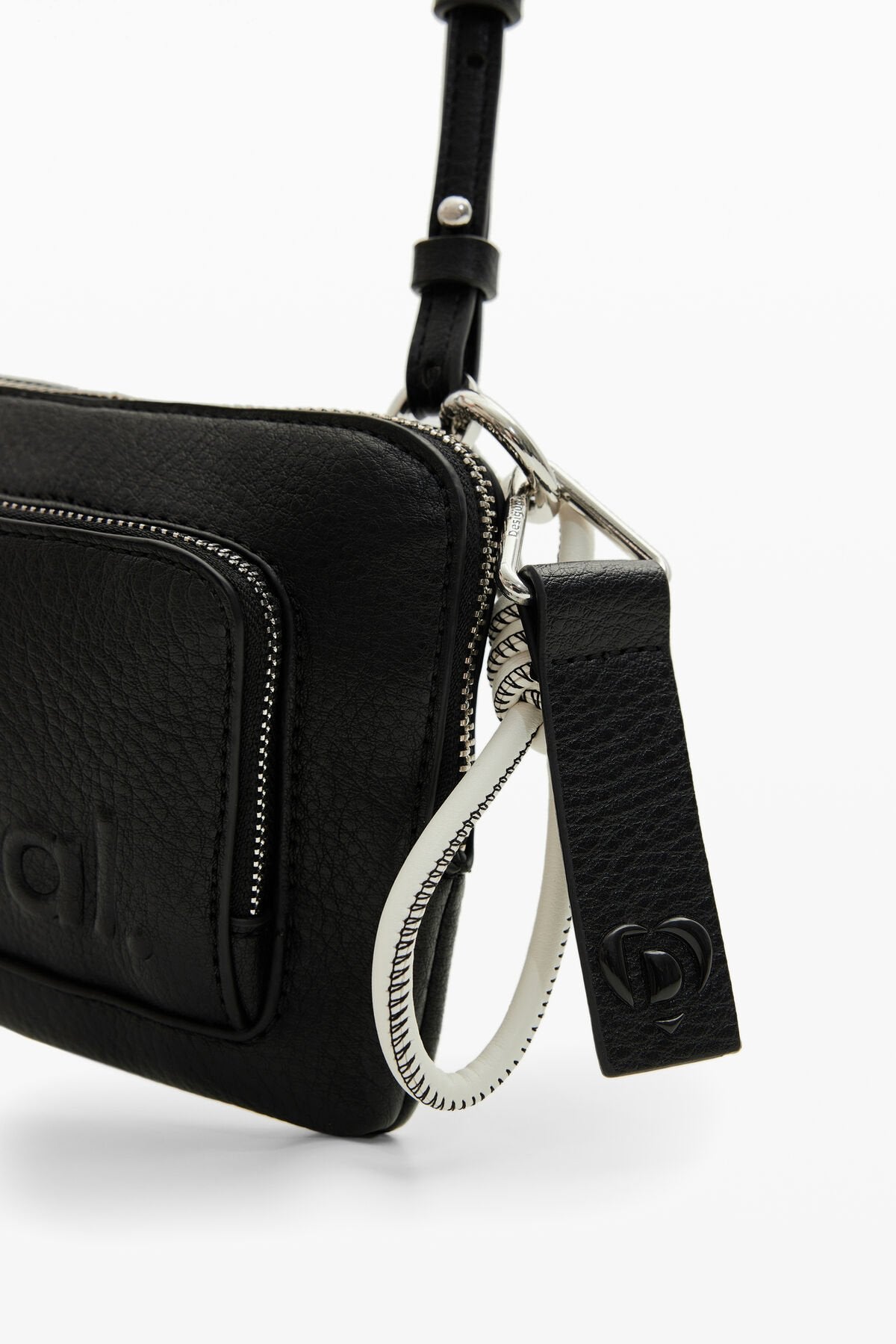 Дамска малка кросбоди чанта в черно Women’s crossbody bag Desigual 24SAYP01 2000 Black