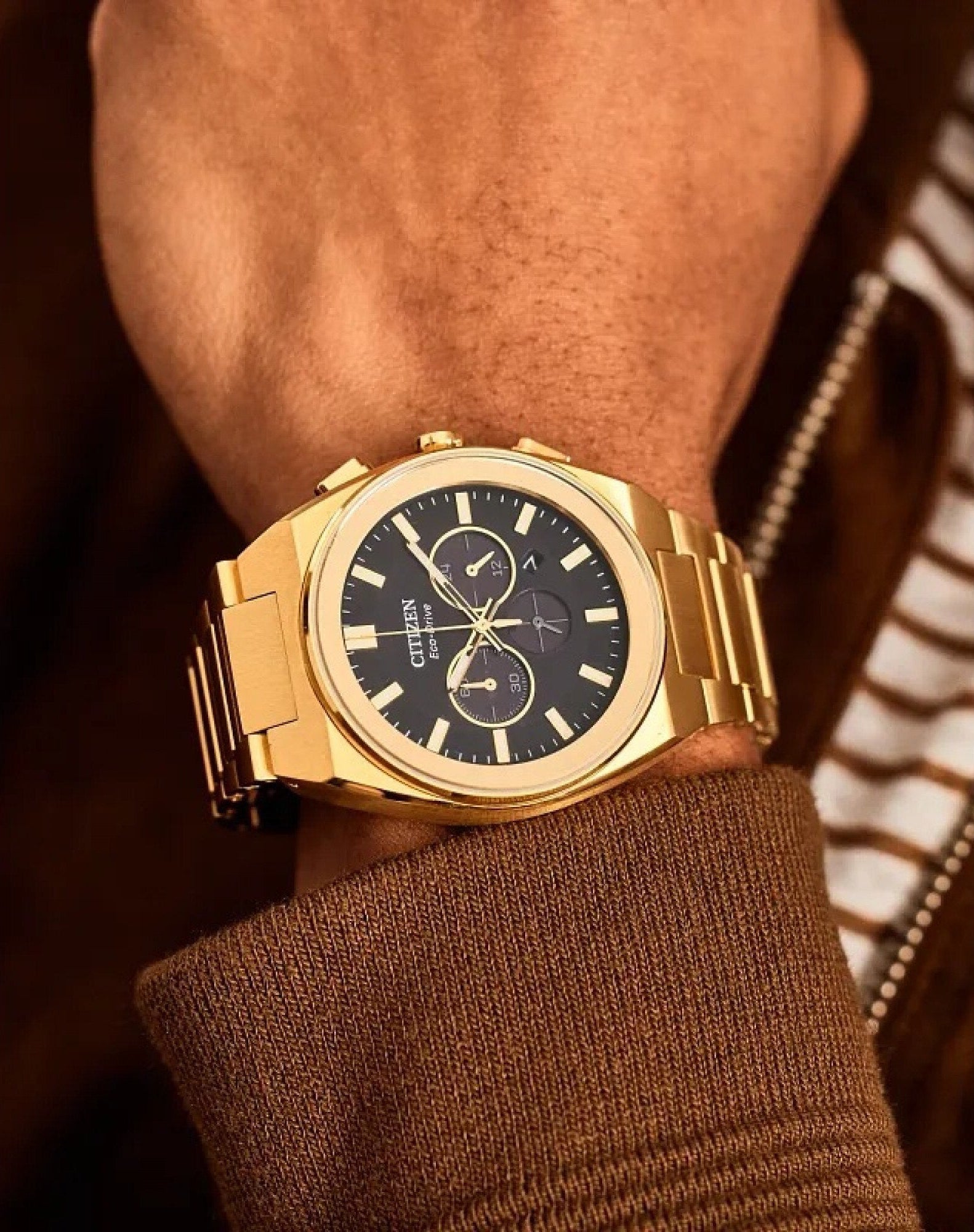 Мъжки часовник Men’s watch CITIZEN
CA458254E Golden lifestyle view