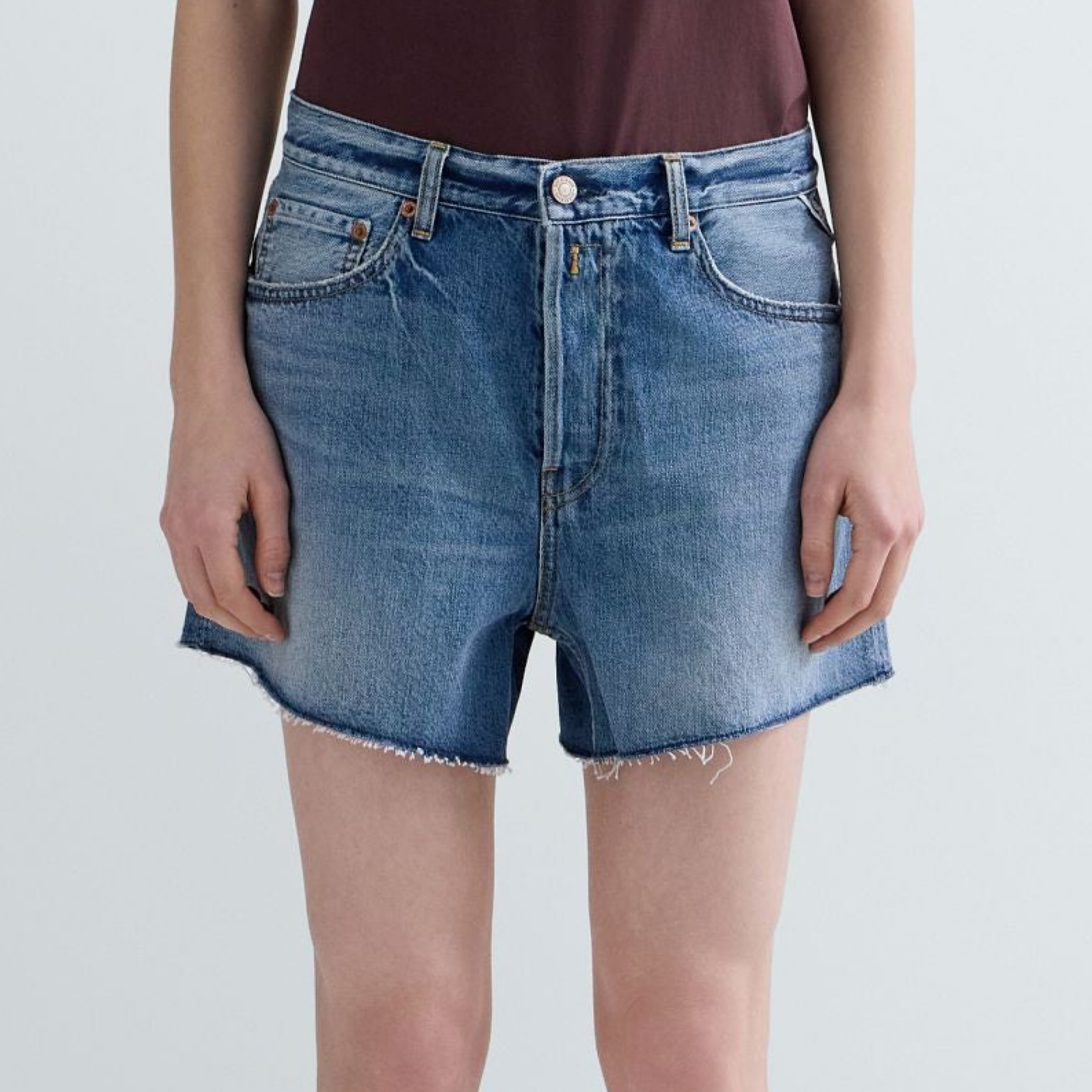 Дамски къси дънкови панталони Replay Women Denim Shorts WA548.000.800 177-009 Front View