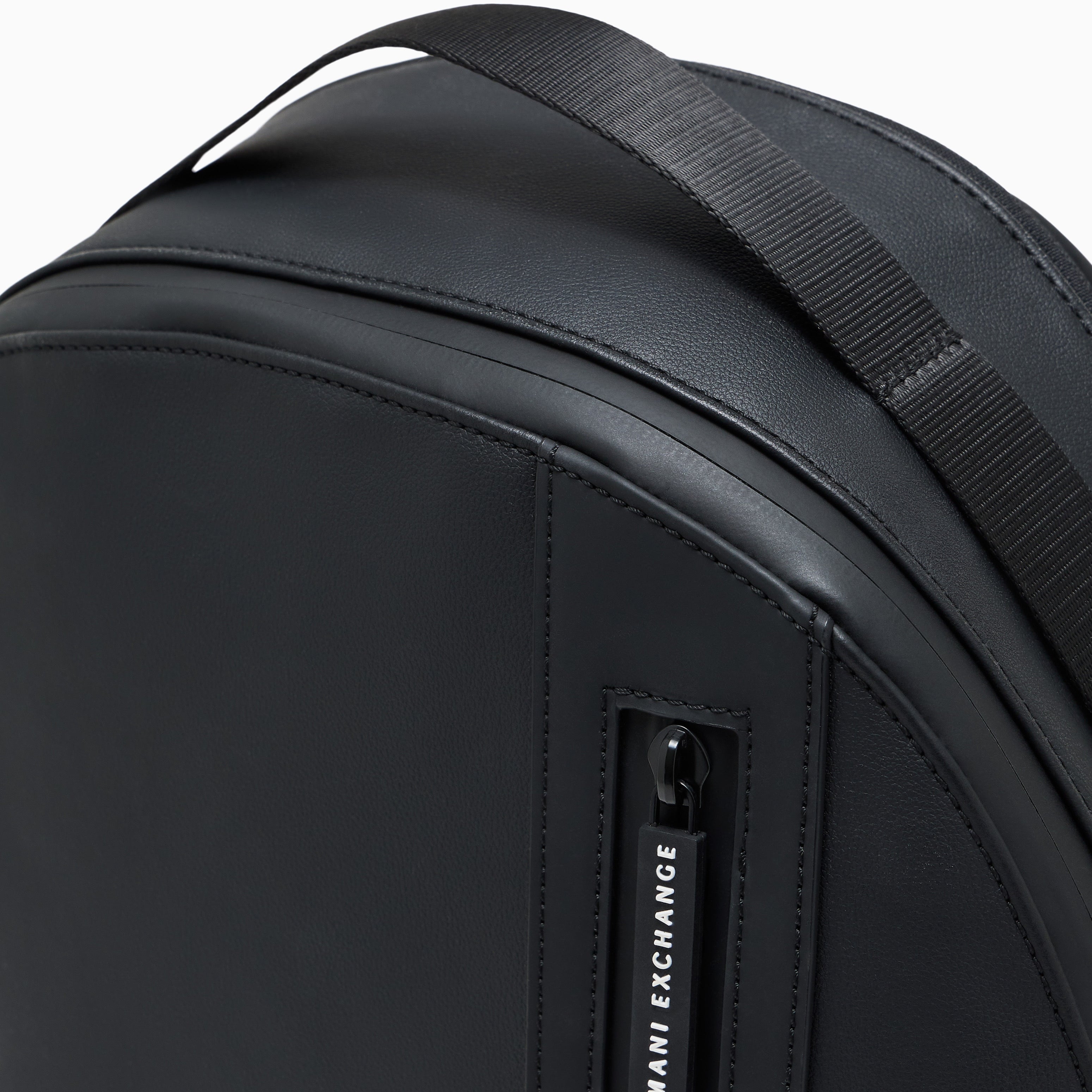 Мъжка черна раница Armani Exchange men’s backpack XM003167 AF26679 MC043 Close-up