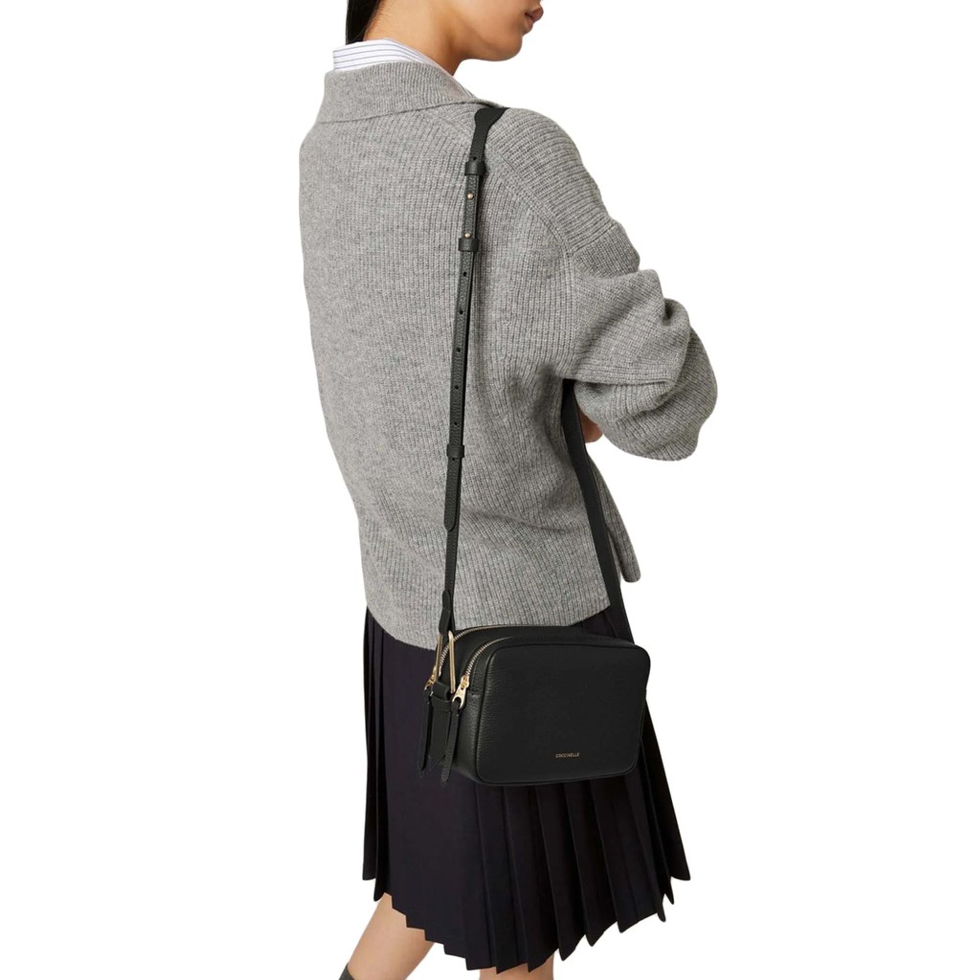 Дамска чанта Women’s crossbody bag Coccinelle E1R1K150101 001 Black lifestyle view