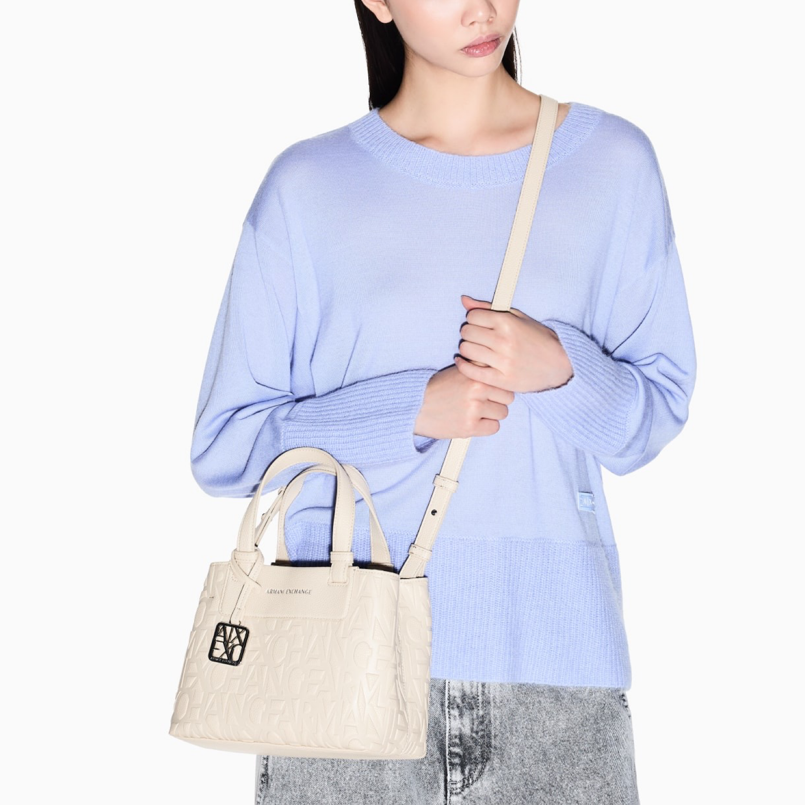Дамска бежова чанта Armani Exchange Women Handbag XW001576 AF15774 Model View