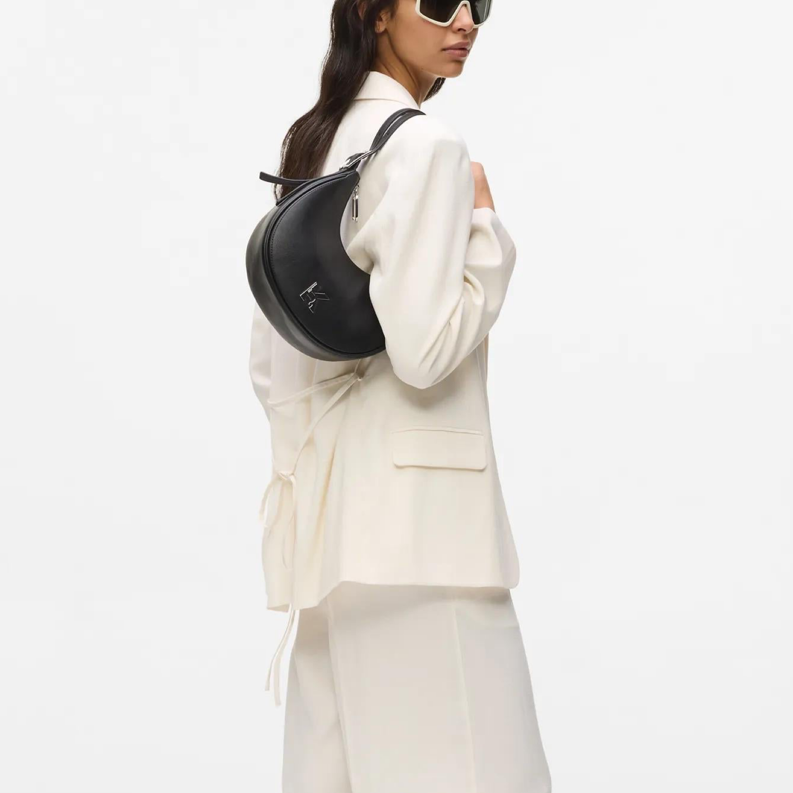 Дамска чанта Karl Lagerfeld Jeans Twin Strap Moon Shoulder Bag B2W30126999 Model View