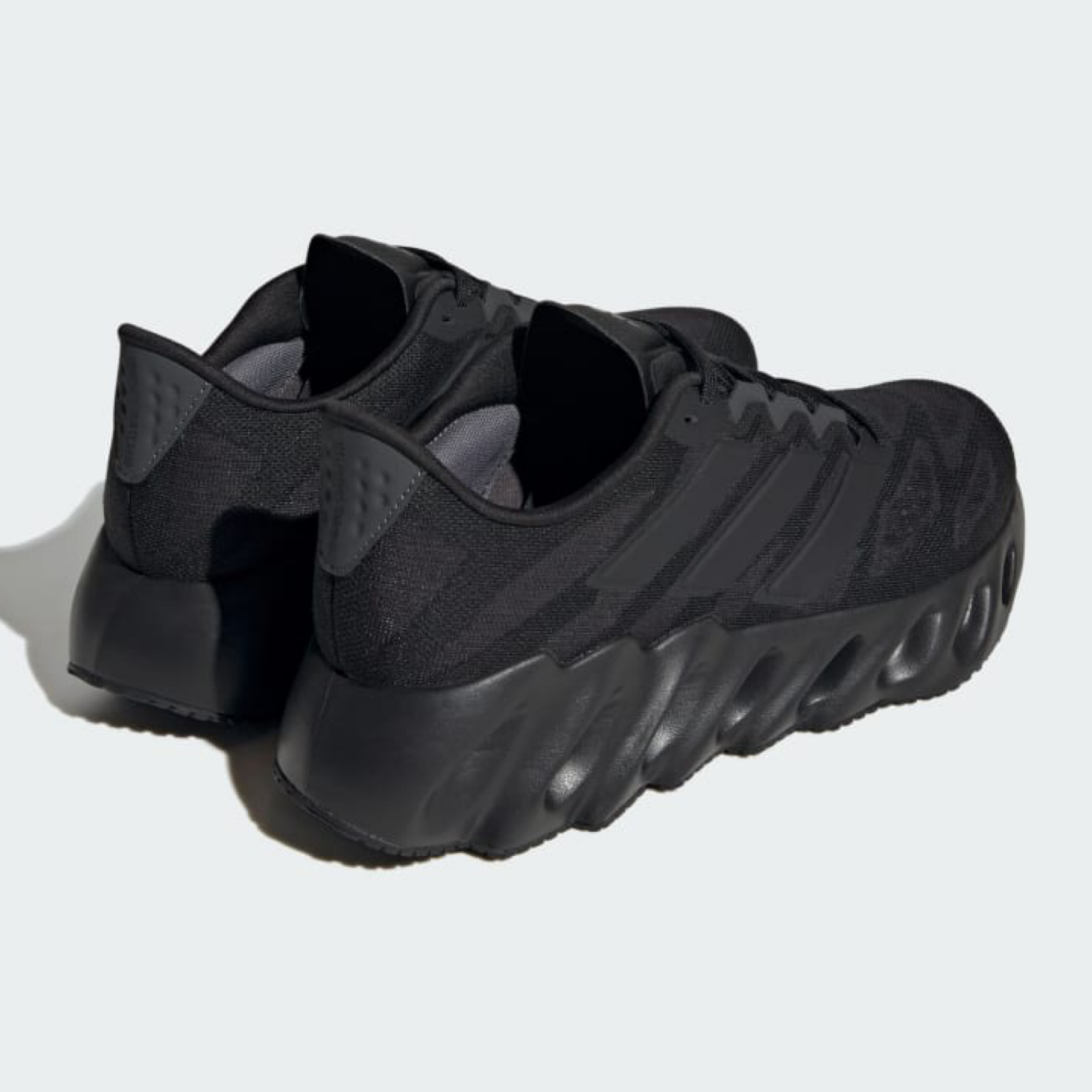 Мъжки черни маратонки Adidas Switch FWD ID1779 Sneakers Heel View