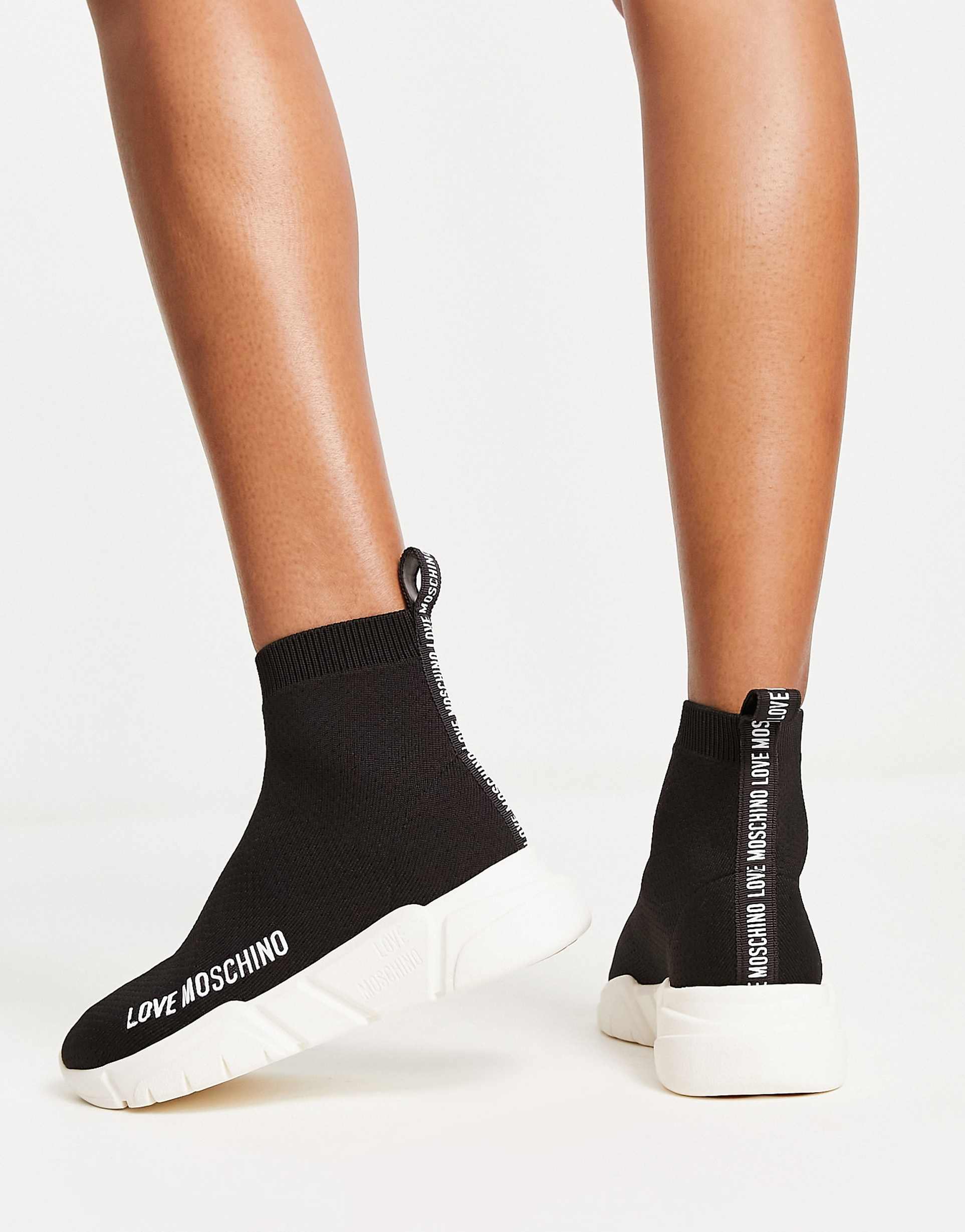 Дамски маратонки Love Moschino Women Sneakers JA15343G1GIZ4_000 Model View