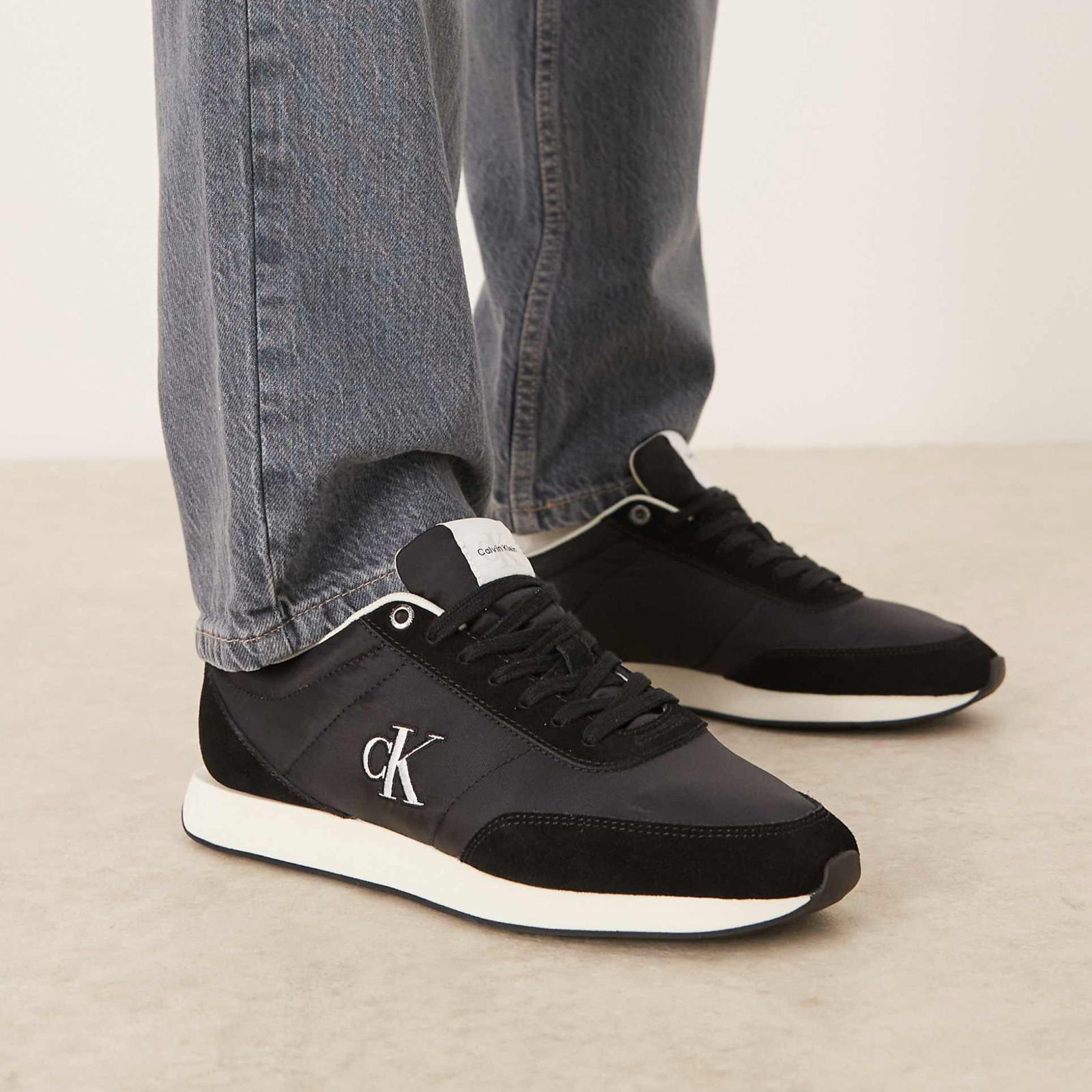 Мъжки маратонки Calvin Klein Retro Runner Men Sneakers YM0YM001361 0GM Model View