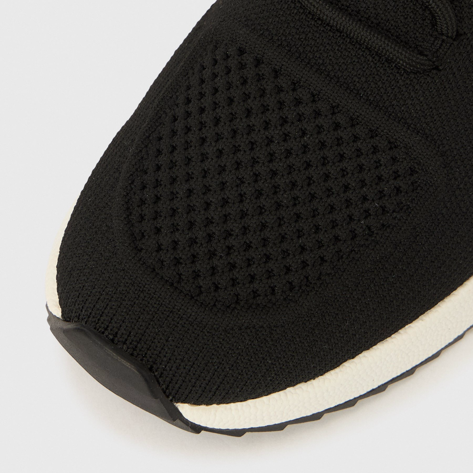 Мъжки маратонки Armani Exchange Men Sneakers XM002624 AF18834 UC001 Close-Up