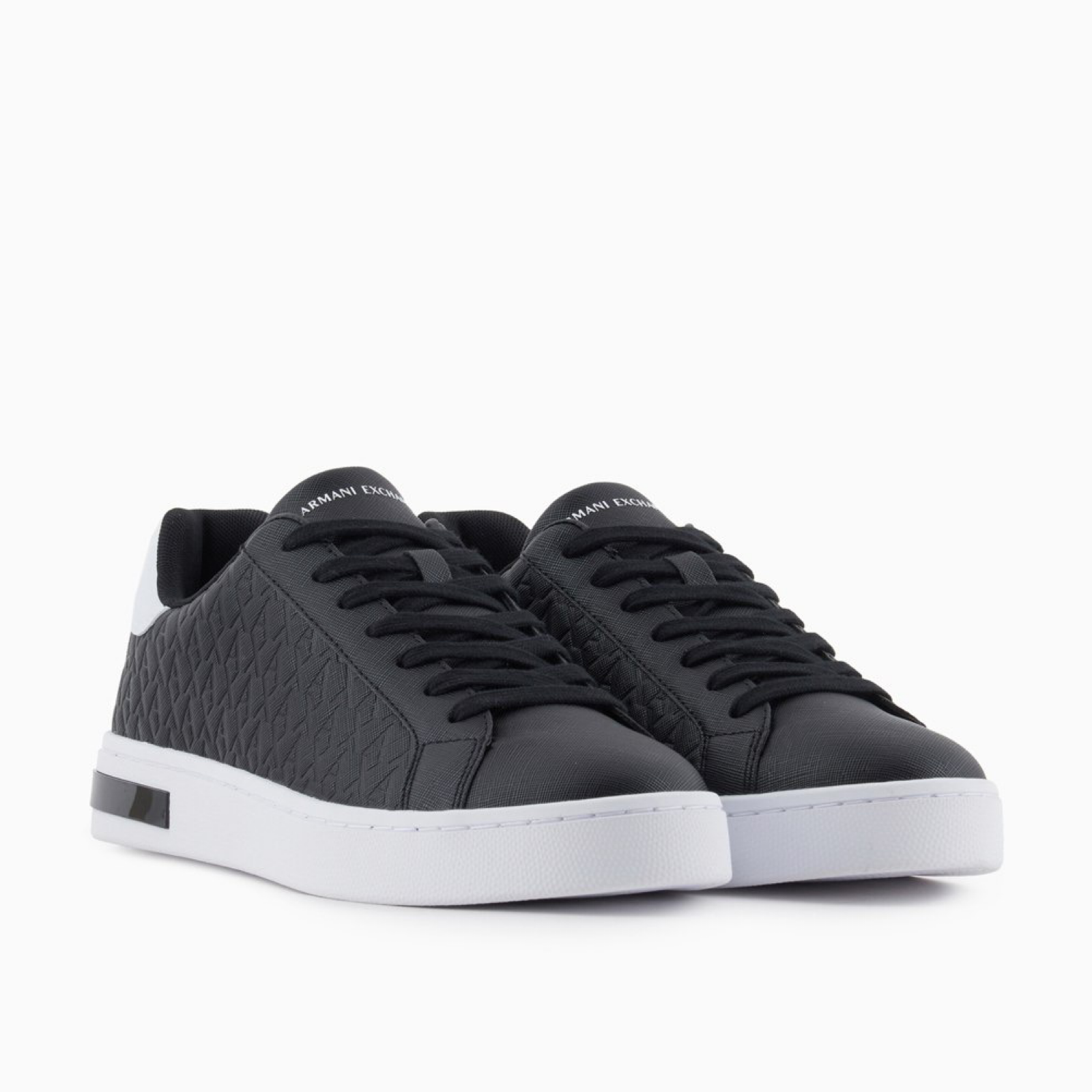 Мъжки черни кецове Armani Exchange
XM000140 AF11916 Lateral View