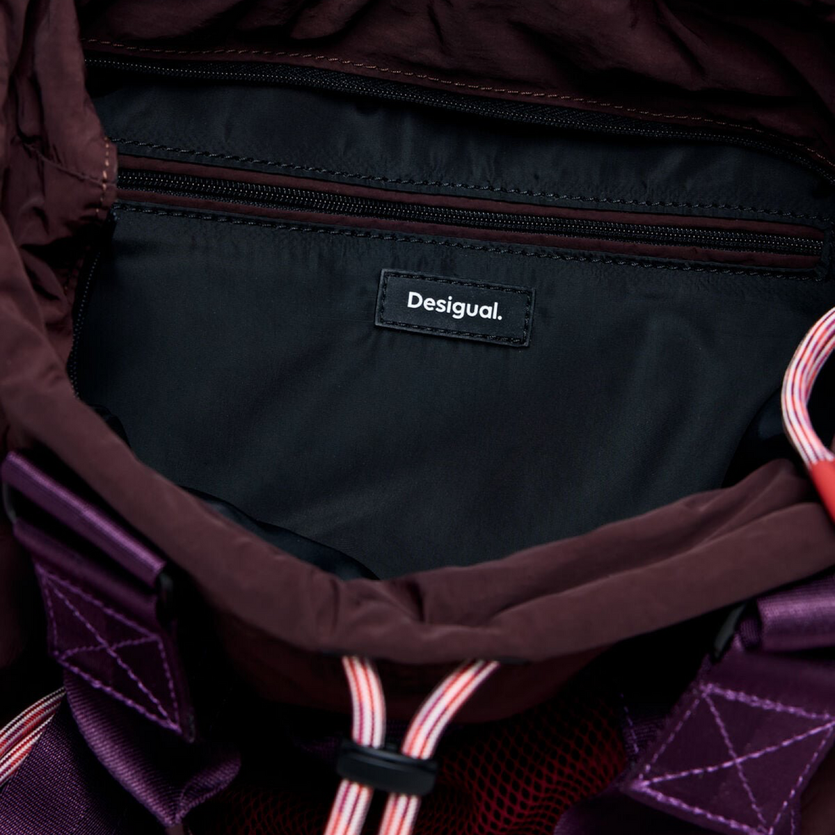 Дамска раница Desigual Women Rucksack 26SAKY12 3004 Inside View