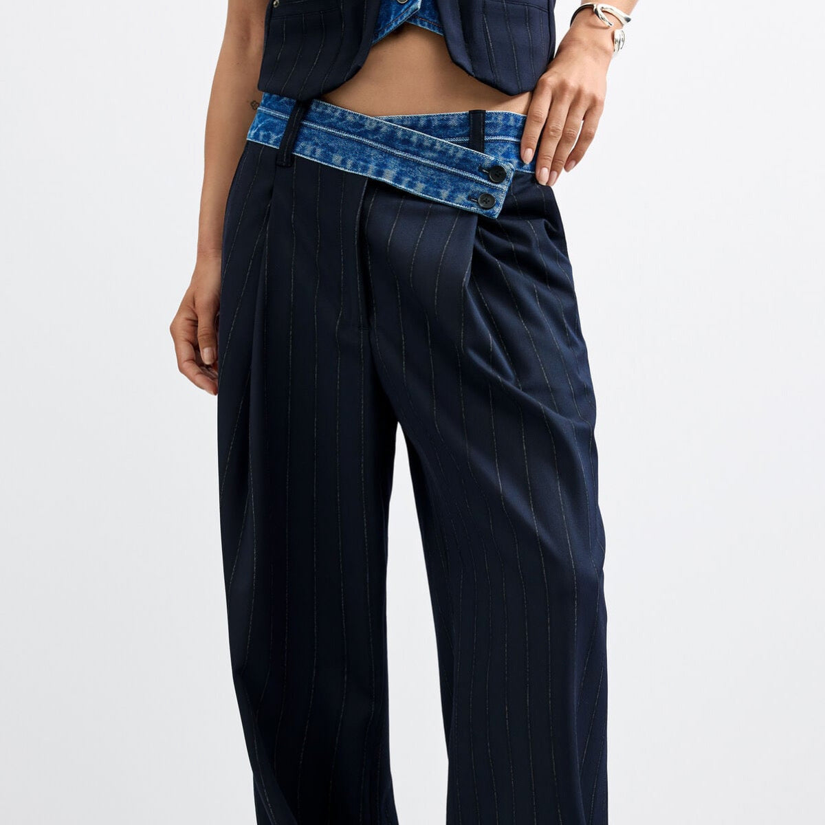 Дамски панталони Desigual women’s trousers 26WWPW05 5000 Model view
