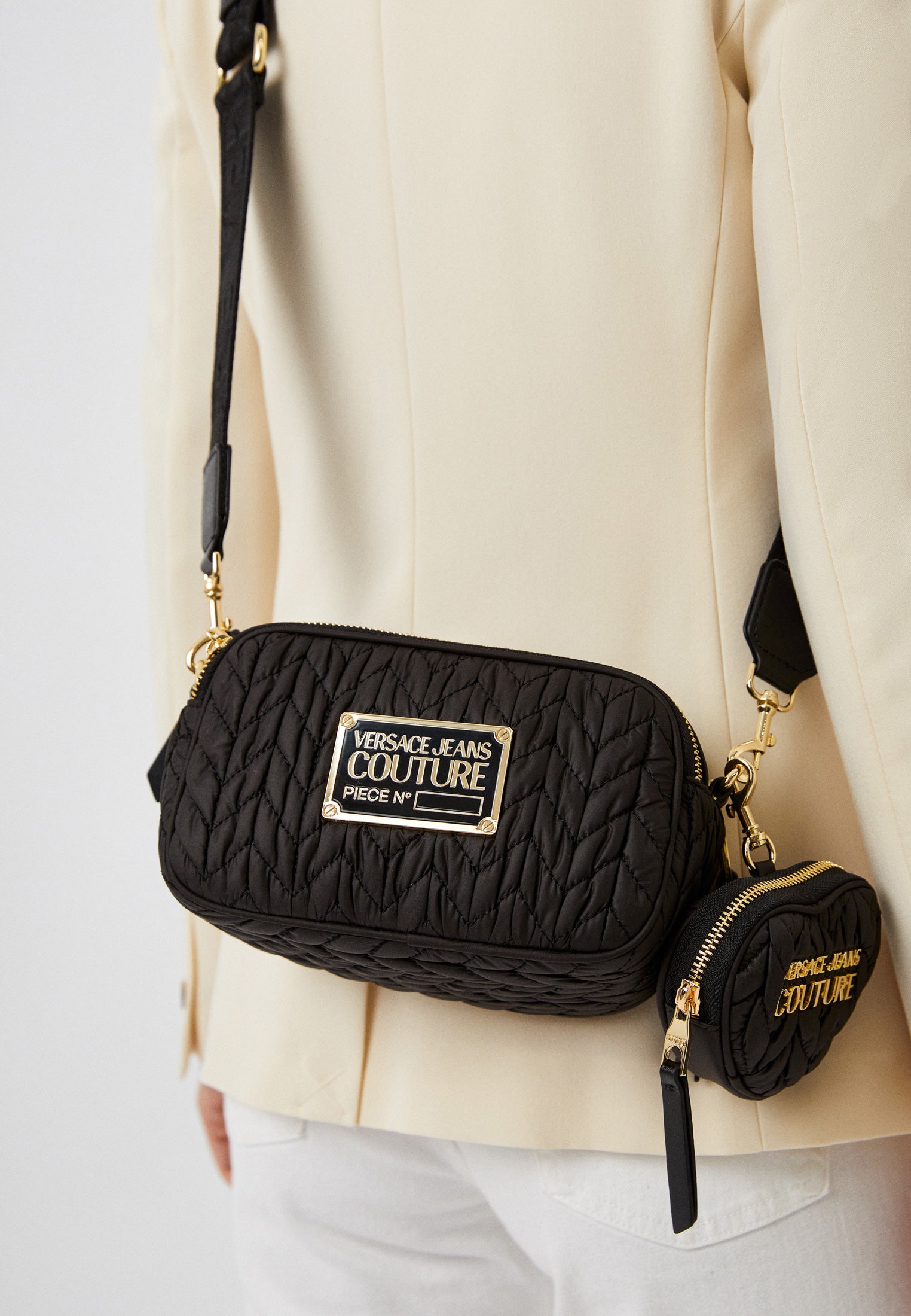 Дамска чанта Women’s crossbody bag Versace Jeans Couture 74VA4BO6 ZS584 899 lifestyle view